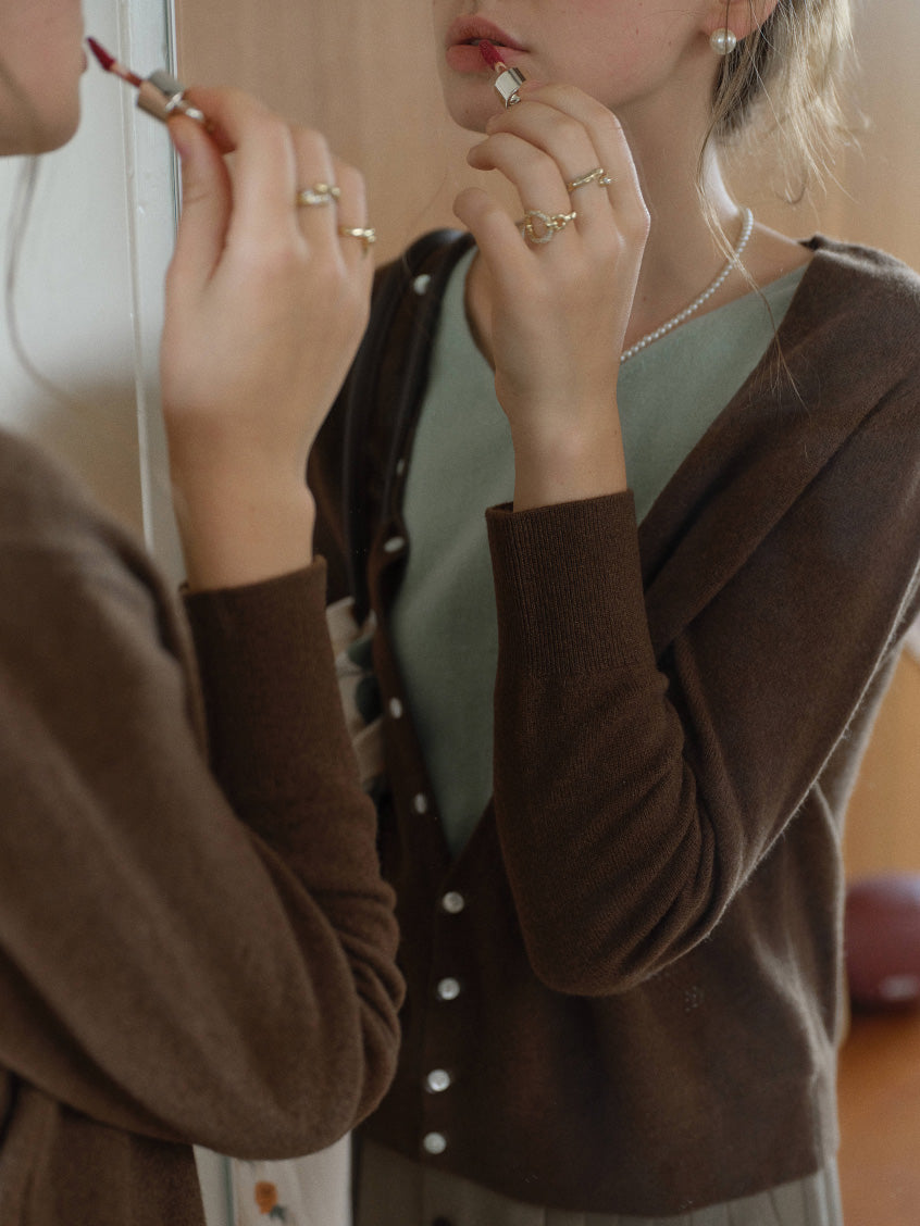 Sariah 100%Wool Pearl Button V-Neck Knit Sweater