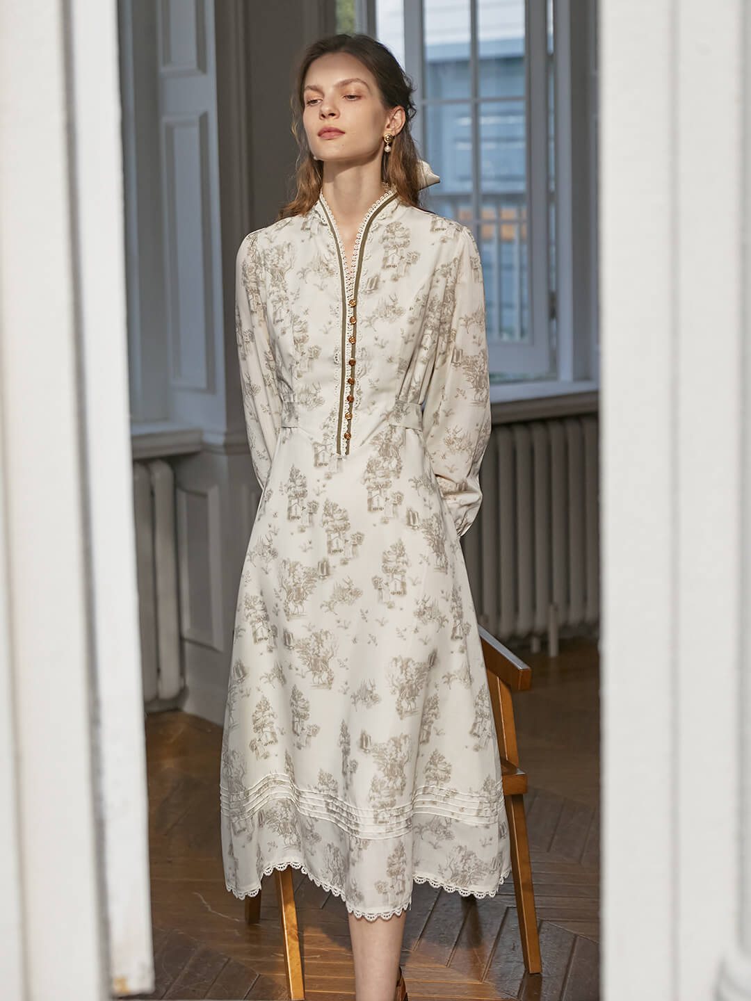 Lyric Printed Stand Collar Midi Dress/Simple Retro/11254