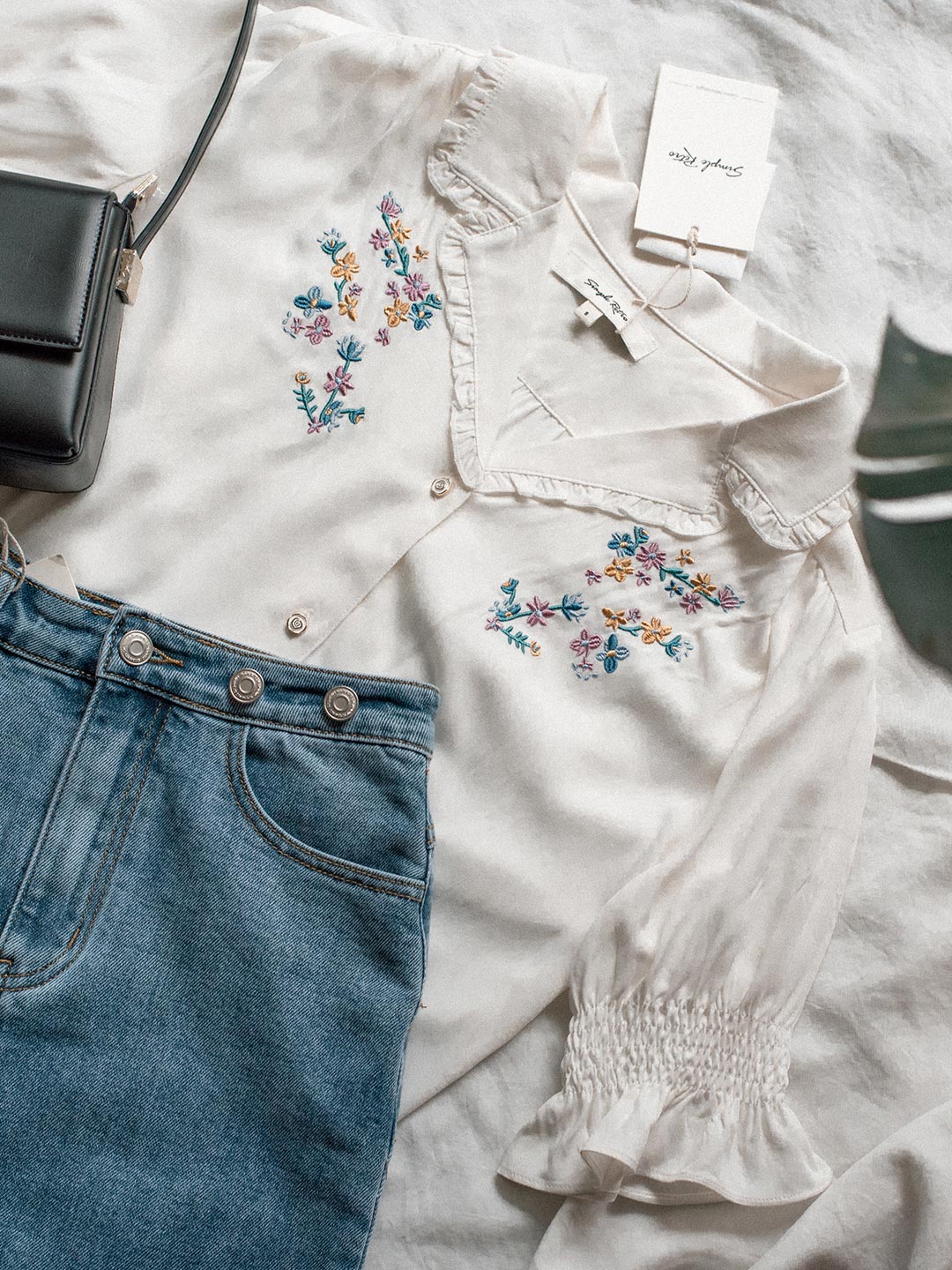 【Final Sale】Alicia Floral Embroidery V-Neck Blouse
