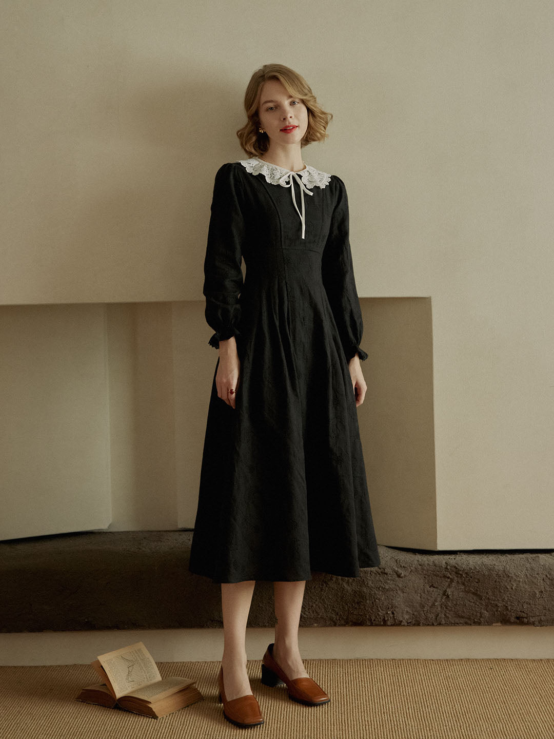 Lena Embroidery White Detachable Collar