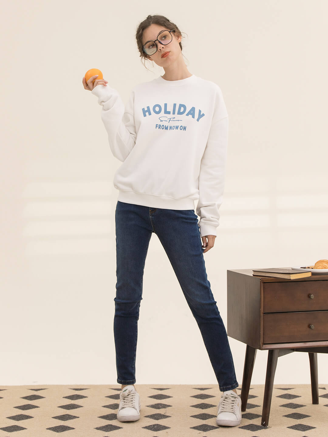 Nyomi Graphic Vintage Crewneck Fleece Sweatshirt/Simple Retro/55143