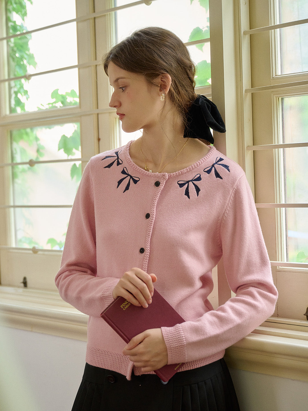 【Final Sale】Nyx Round Neck Contrasting Embroidery Bow Cardigan