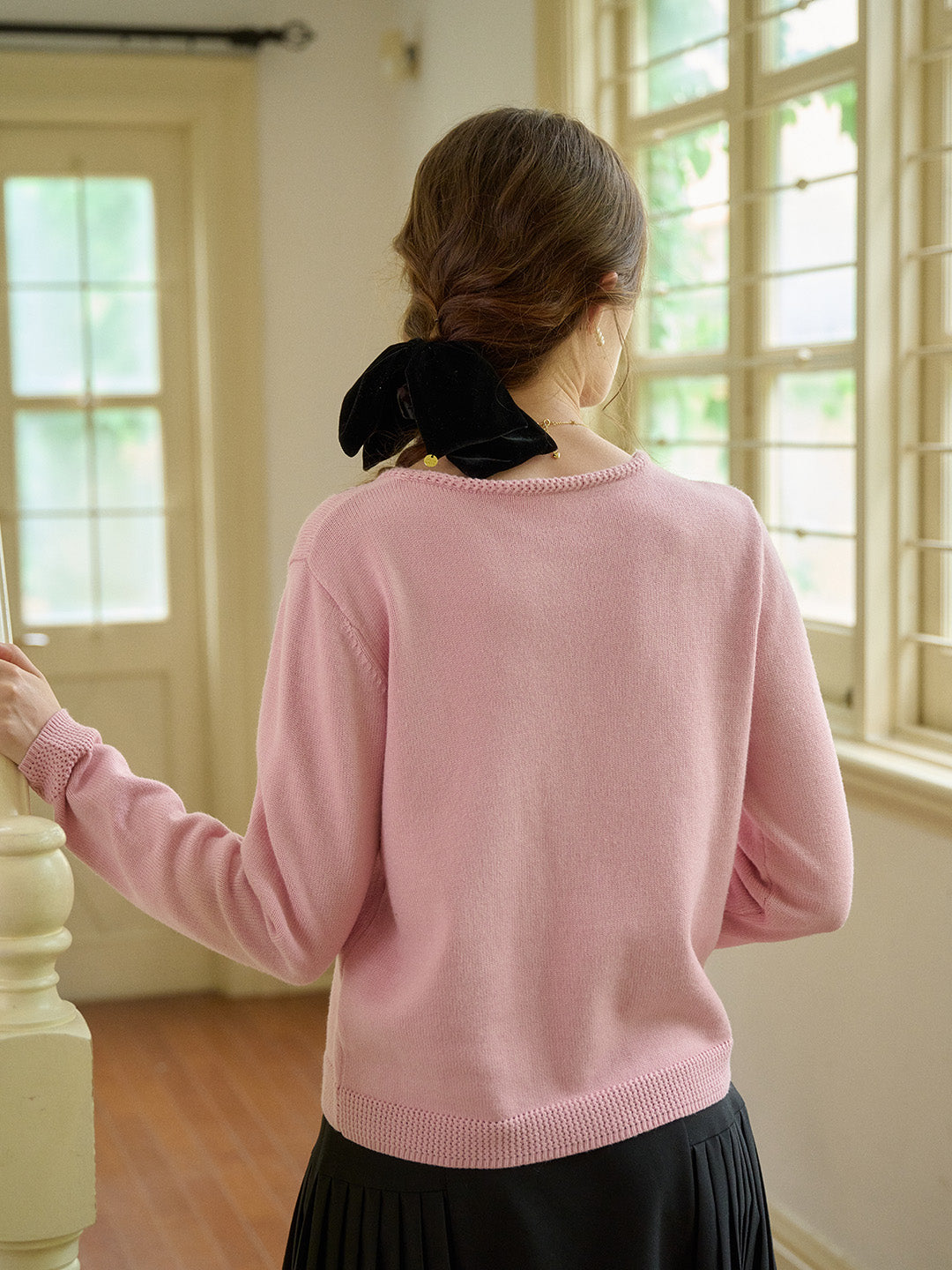 【Final Sale】Nyx Round Neck Contrasting Embroidery Bow Cardigan