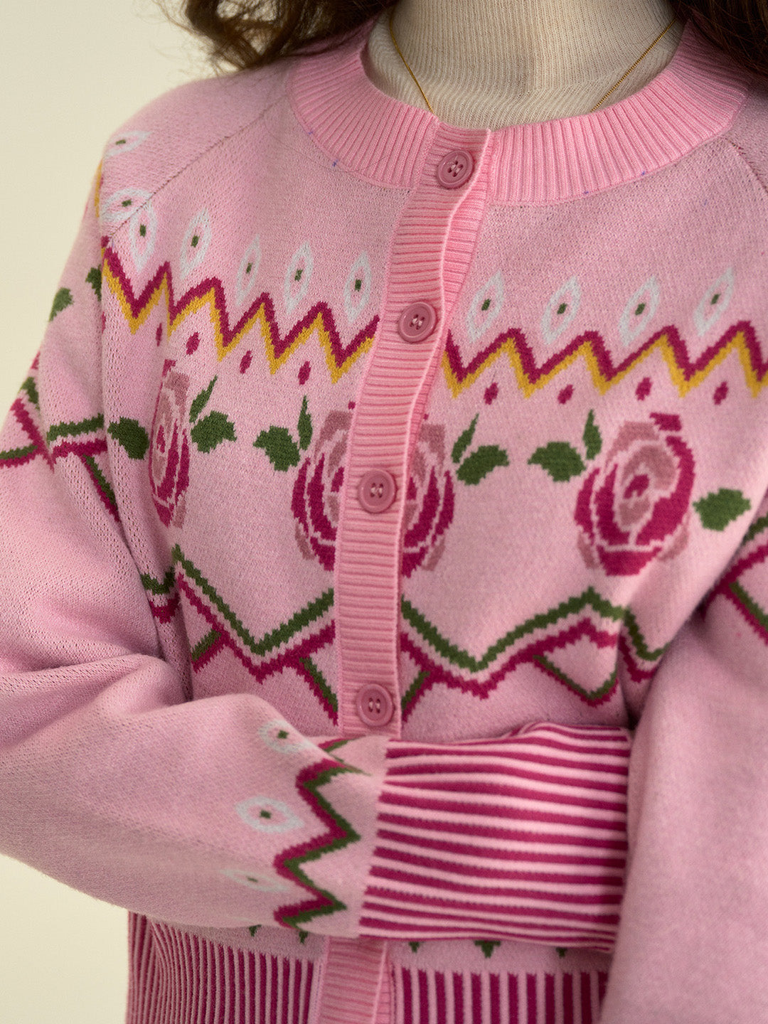 【Final Sale】Violette Round Collar Clashing Embroidery Rose Cardigan