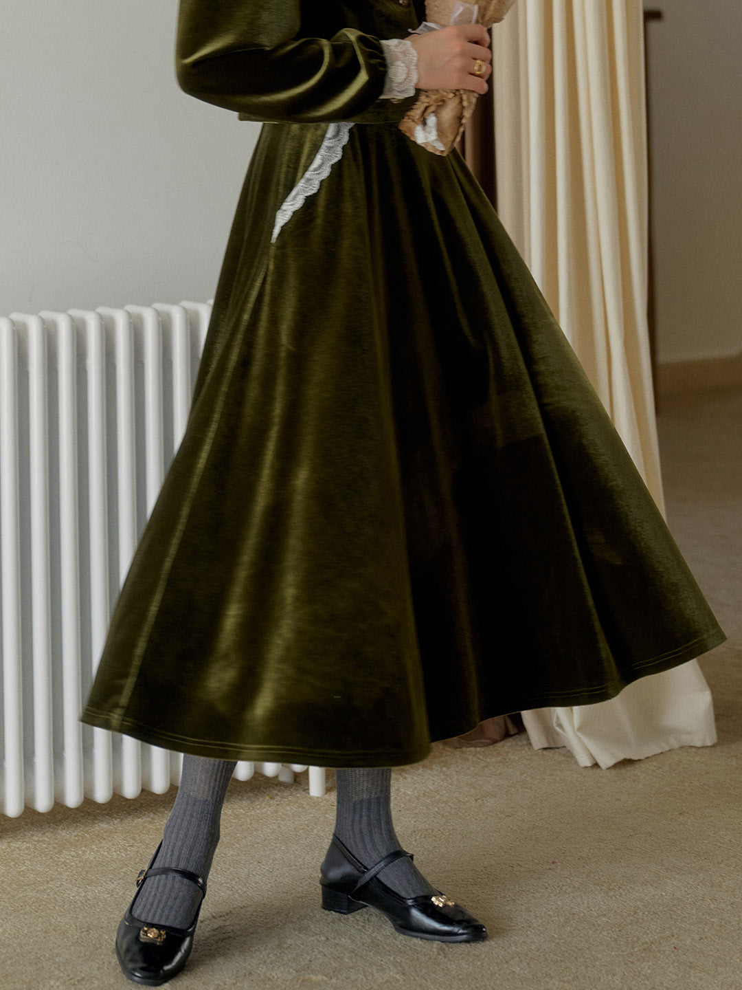 Azari Contrast Lace Paneled Pocket Velvet Skirt - Green