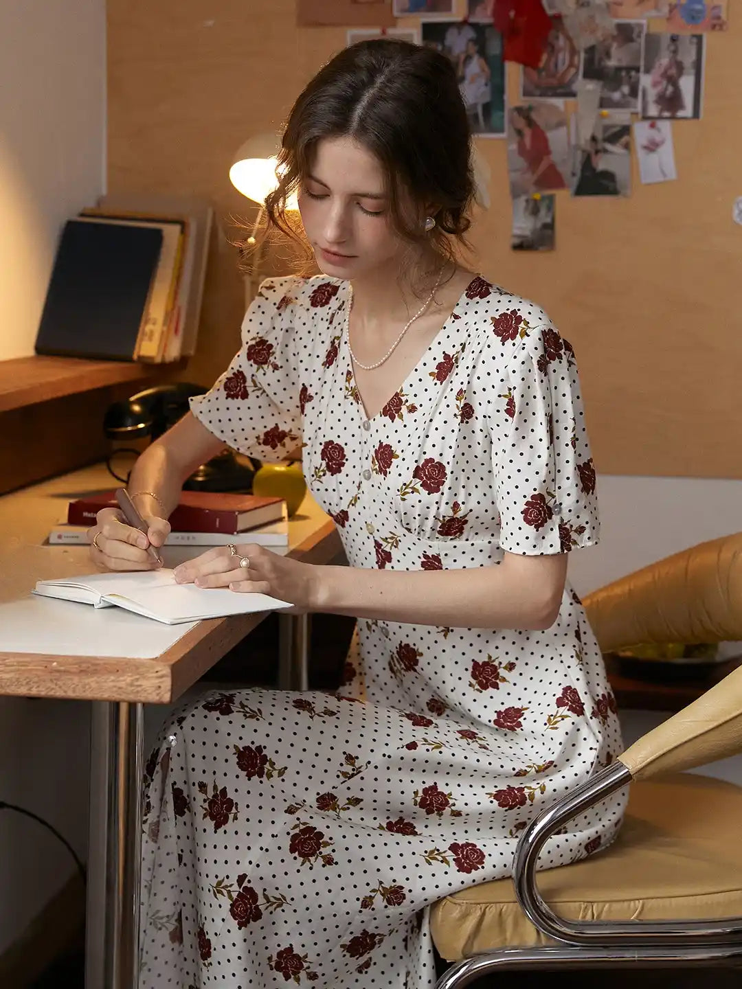 Saanvi Retro V-Neck Printed Dress