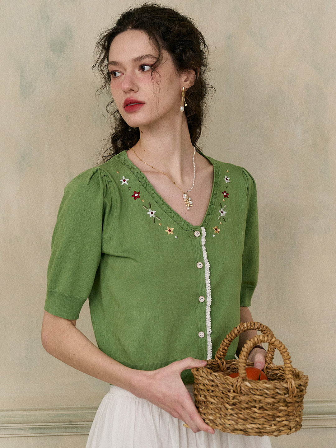 【Final Sale】Bella V-Neck Embroidery Knit Blouse
