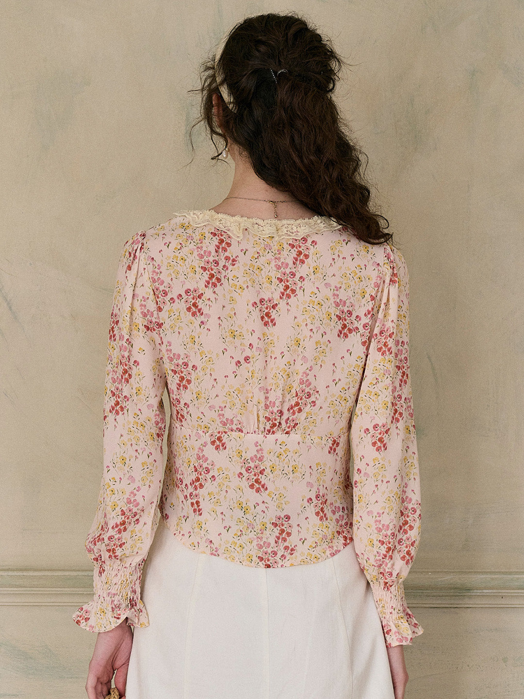 【Final Sale】Laurel V-Neck Floral Blouse - Apricot