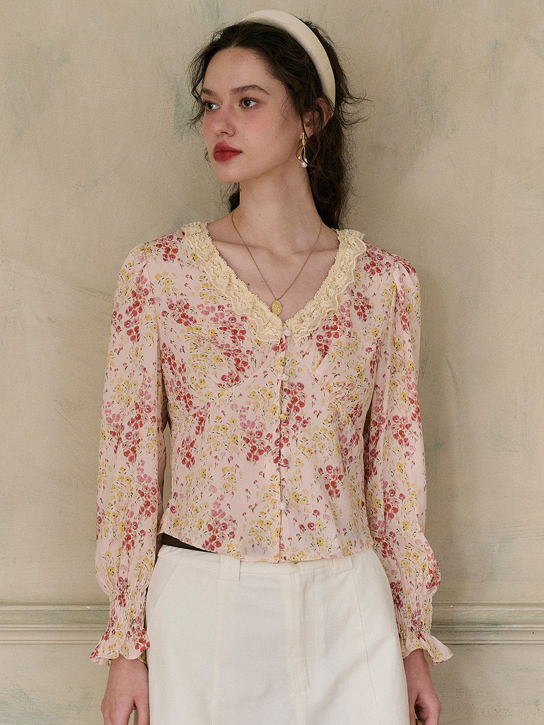 【Final Sale】Laurel V-Neck Floral Blouse - Apricot