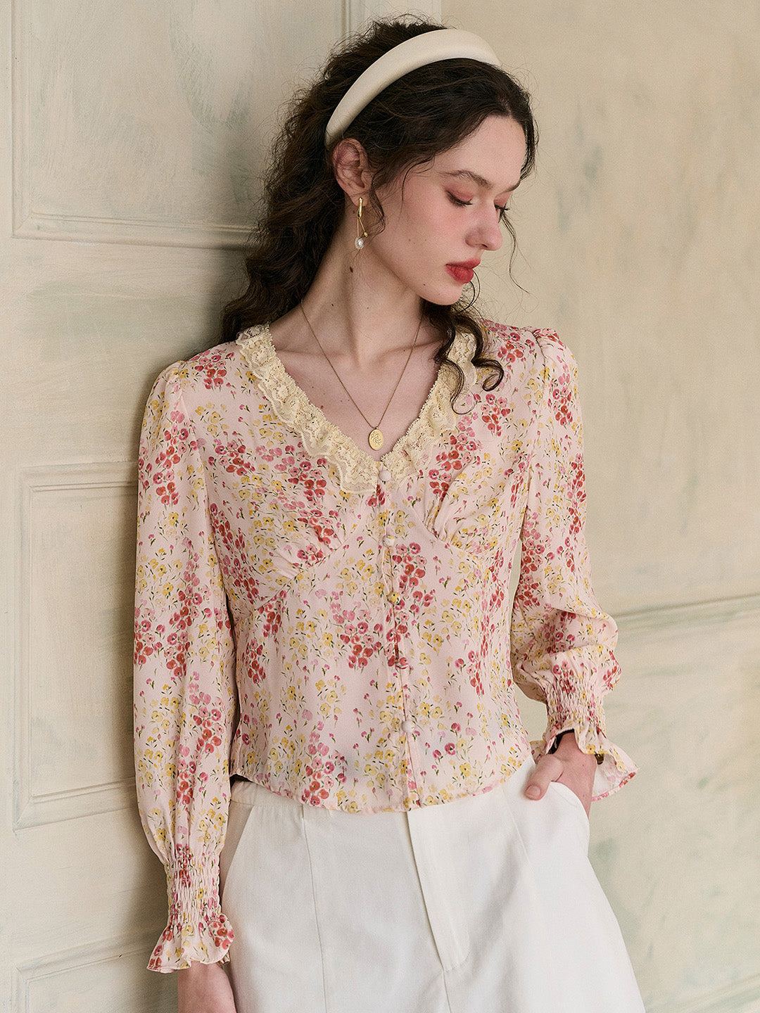 【Final Sale】Laurel V-Neck Floral Blouse - Apricot