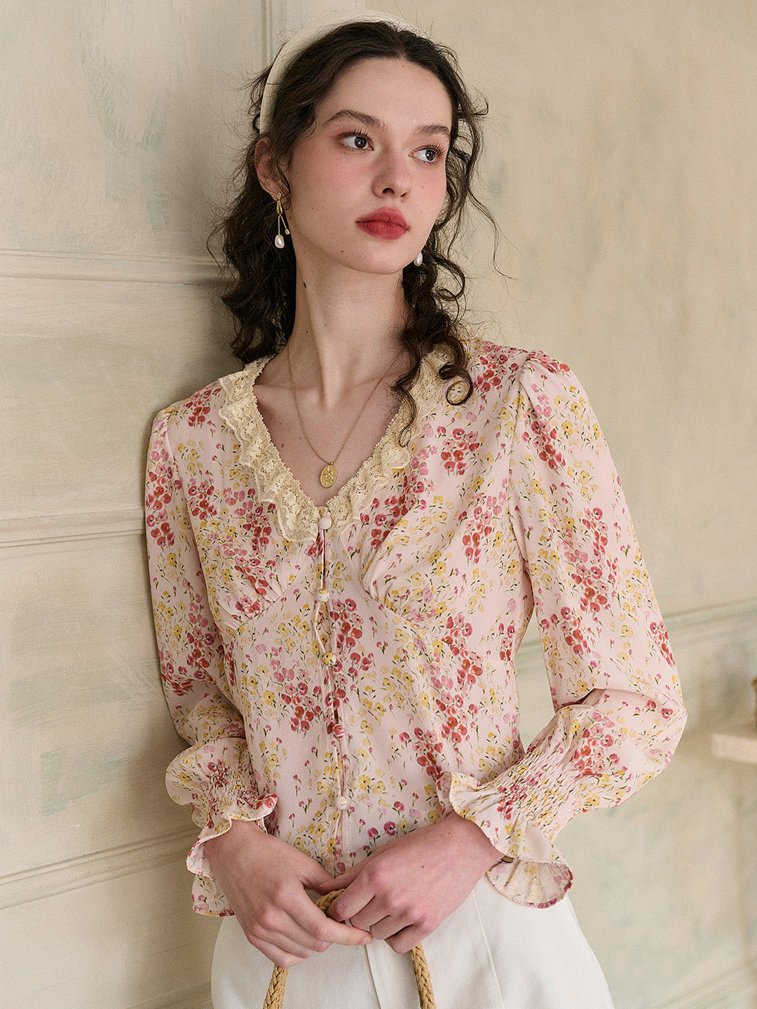 【Final Sale】Laurel V-Neck Floral Blouse - Apricot