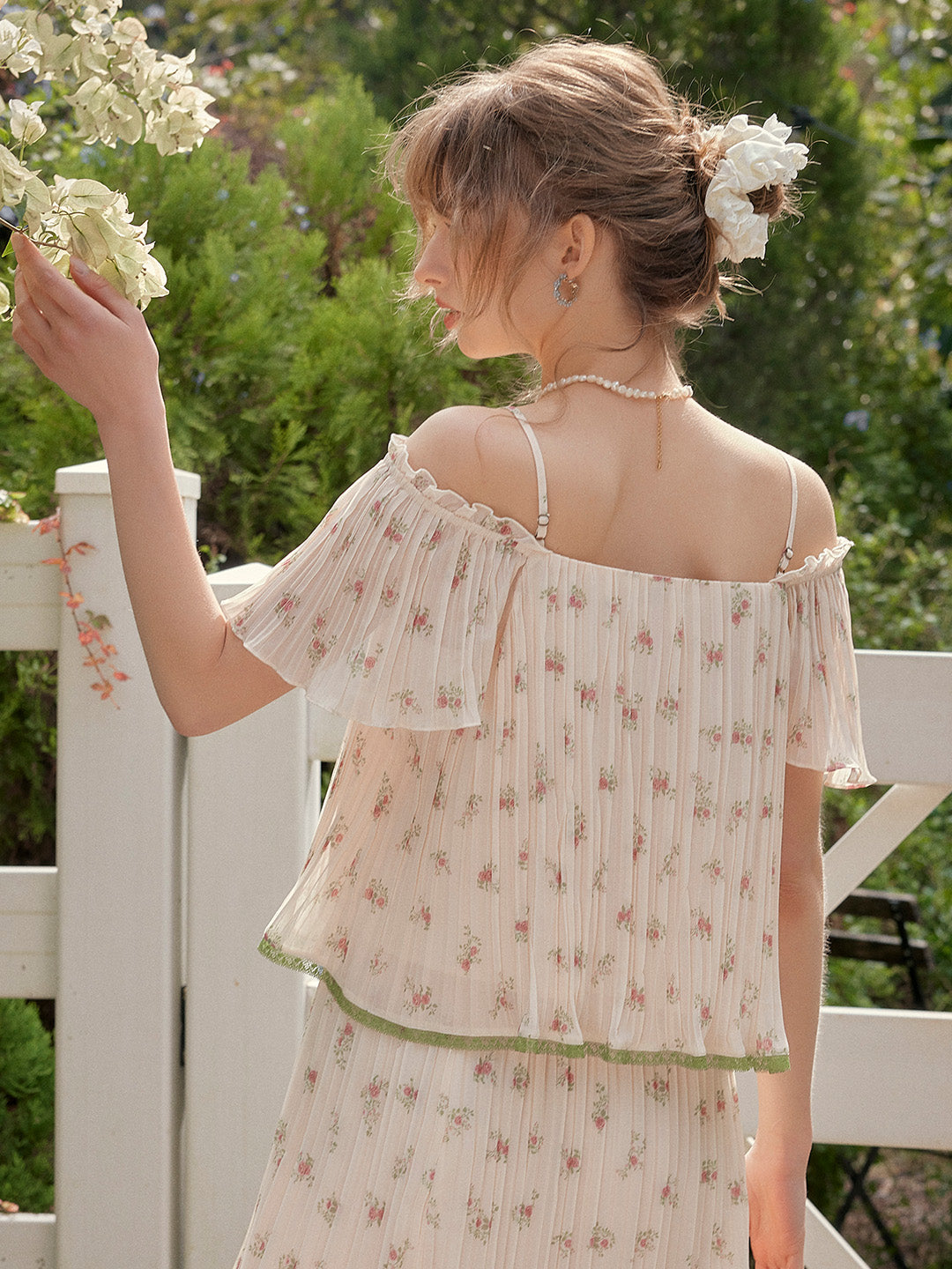 Lyra Off-Shoulder Accordion Pleats Floral Top
