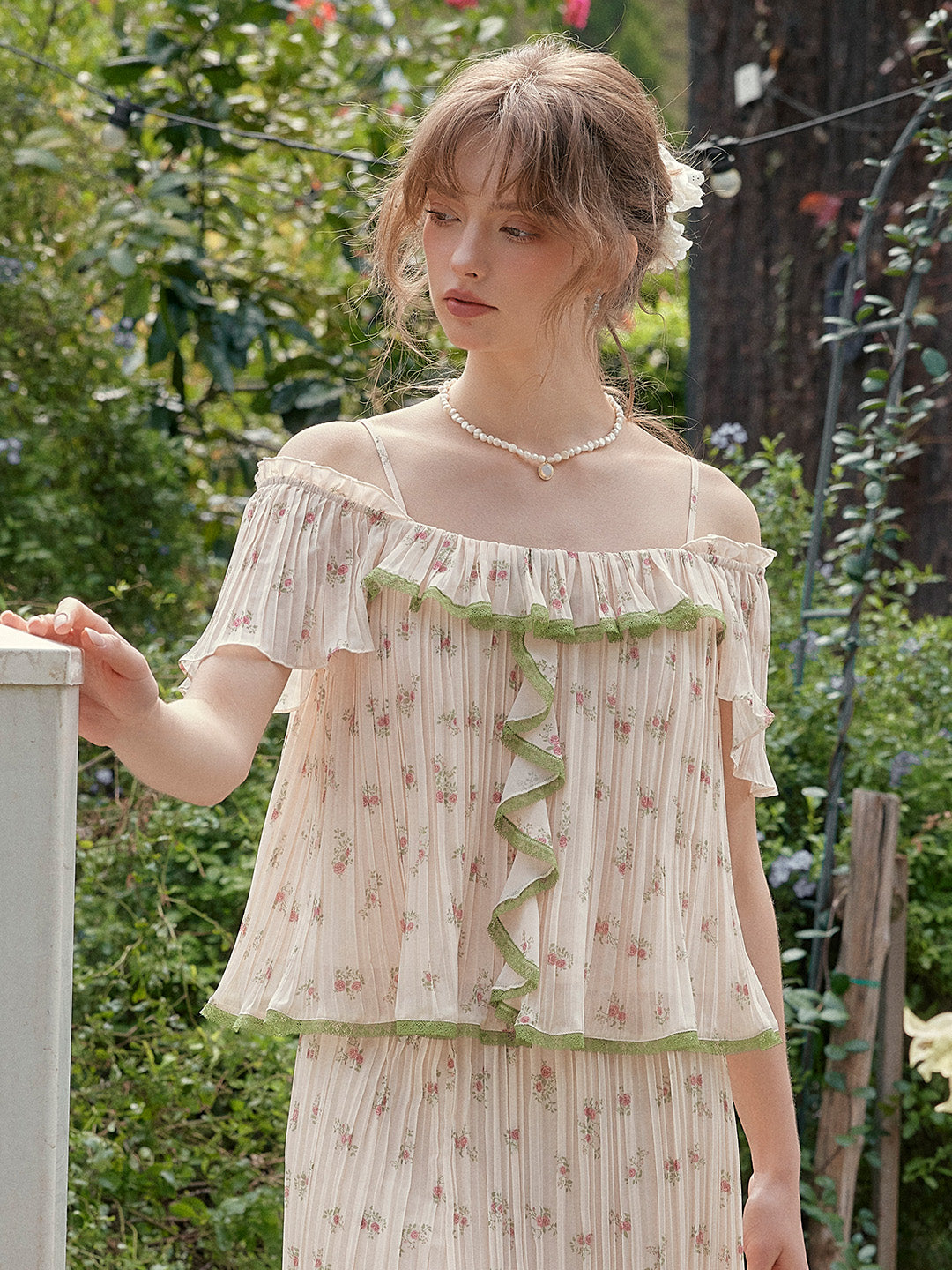 Lyra Off-Shoulder Accordion Pleats Floral Top
