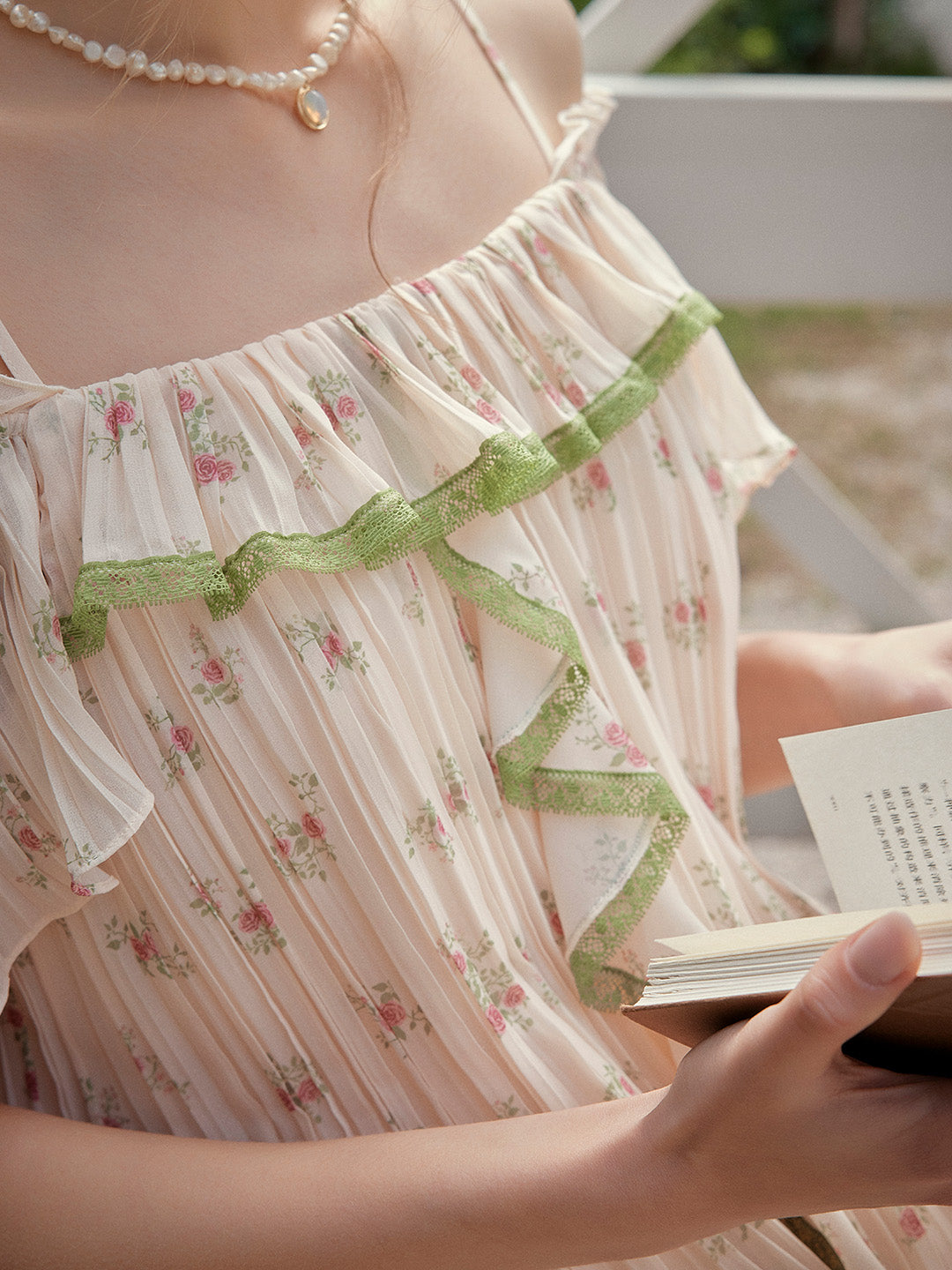 Lyra Off-Shoulder Accordion Pleats Floral Top