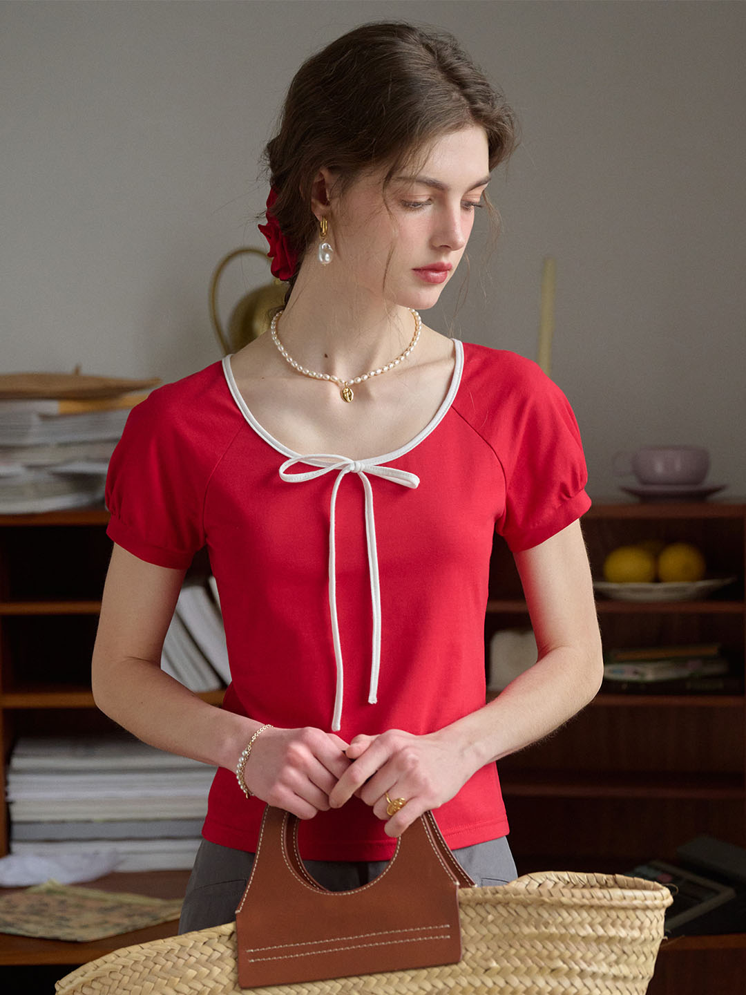 (Add-on Item) Helen Contrast Color Bow Round Neck Puff Sleeve Top