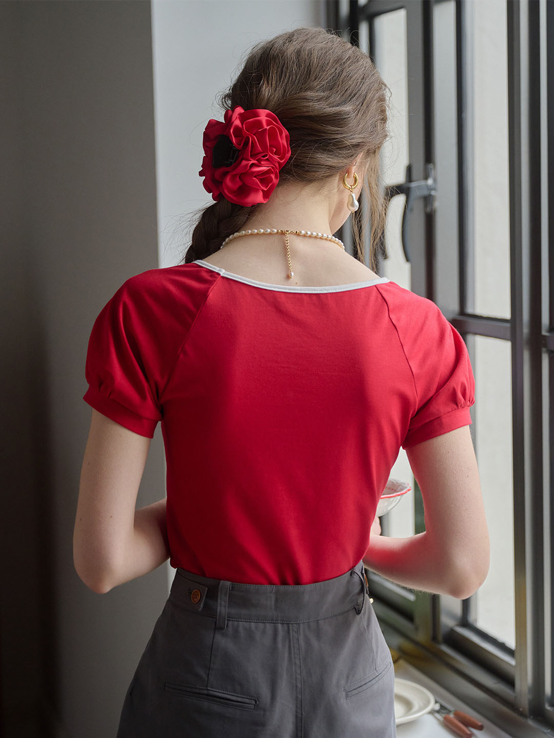 (Add-on Item) Helen Contrast Color Bow Round Neck Puff Sleeve Top