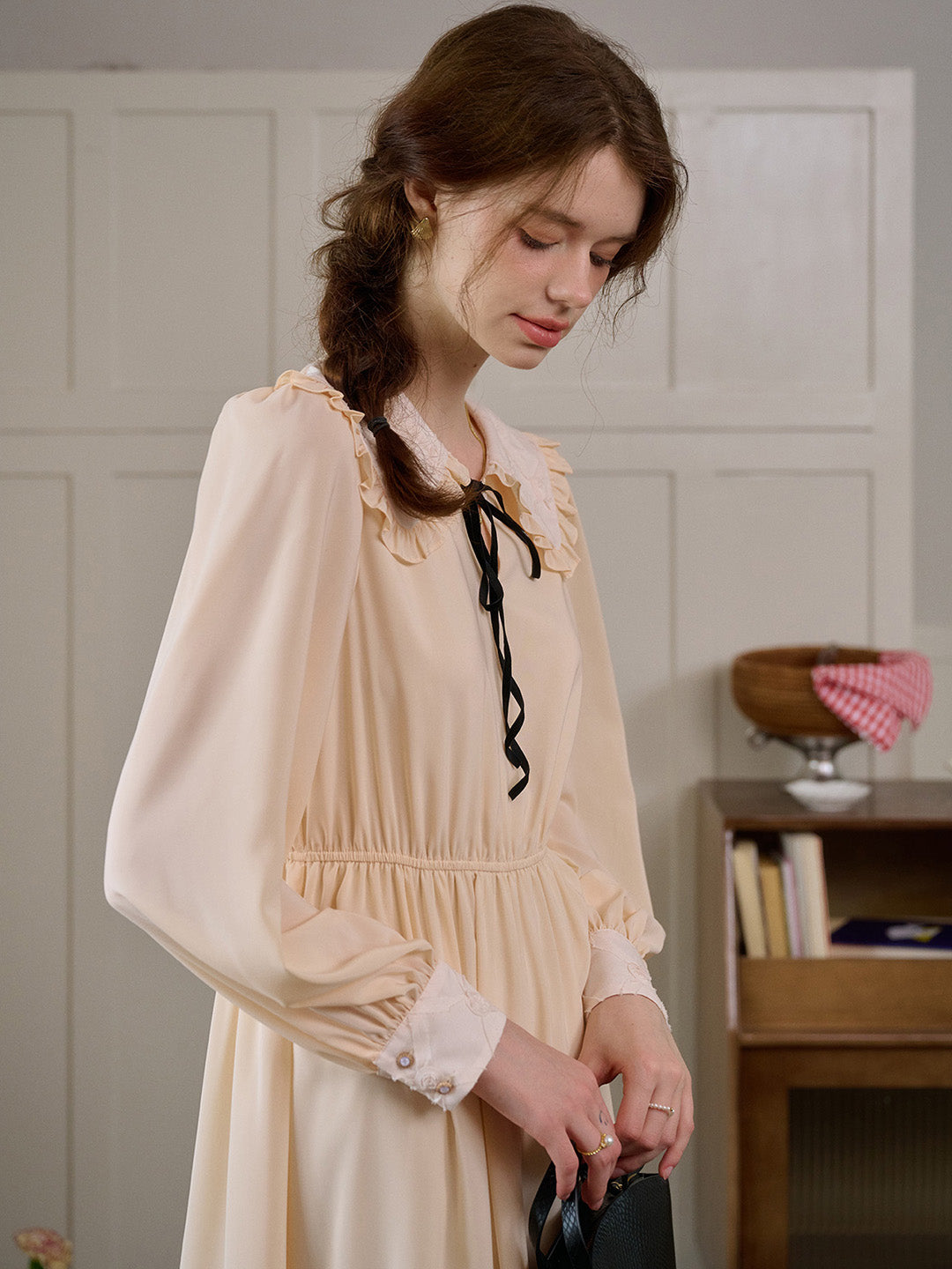 【Final Sale】Keily Doll Collar Contrasting Lace-up Pleated Dress