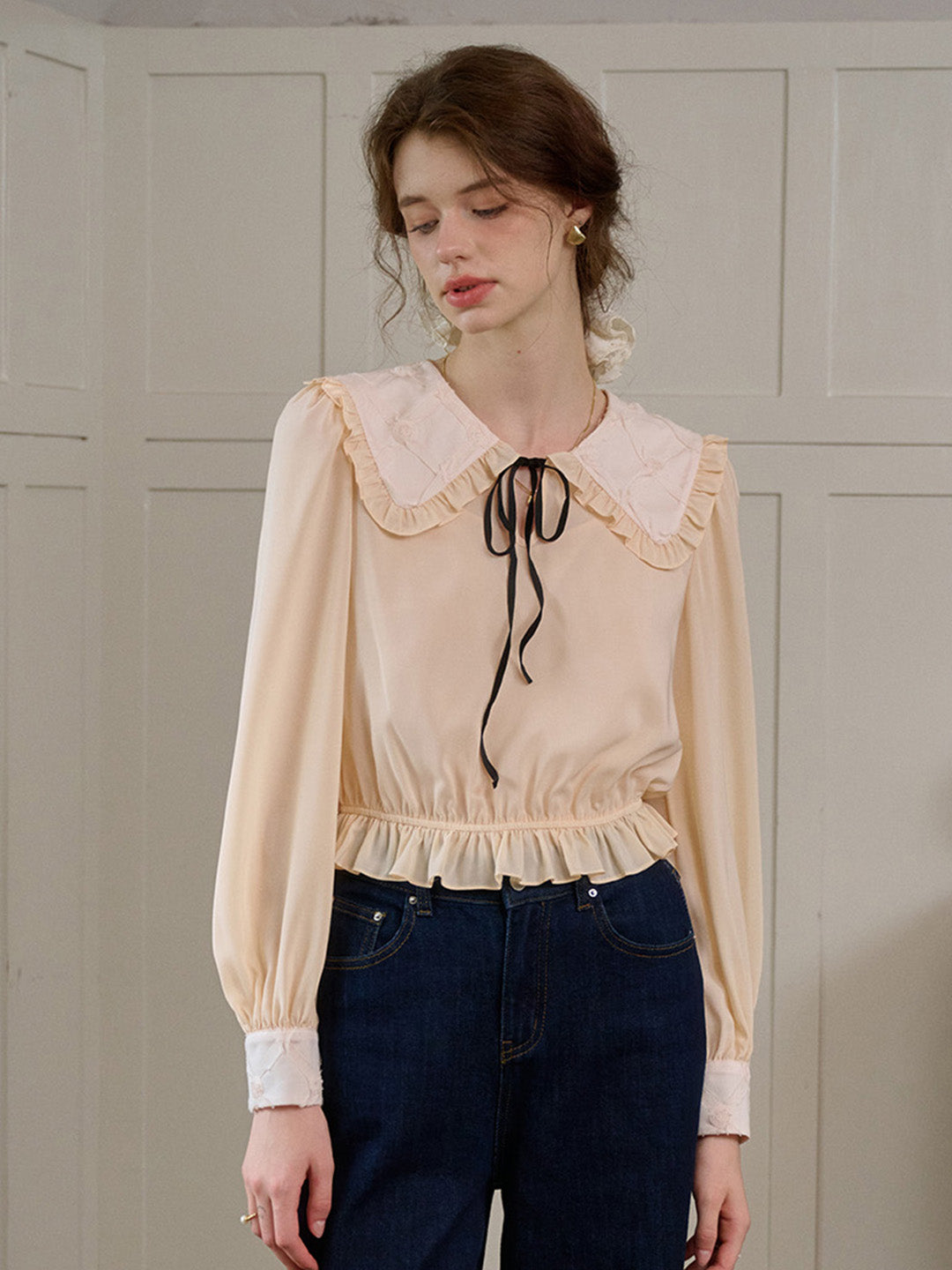 【Final Sale】Jolie Doll Collar Contrasting Lace-up Pleated Blouse