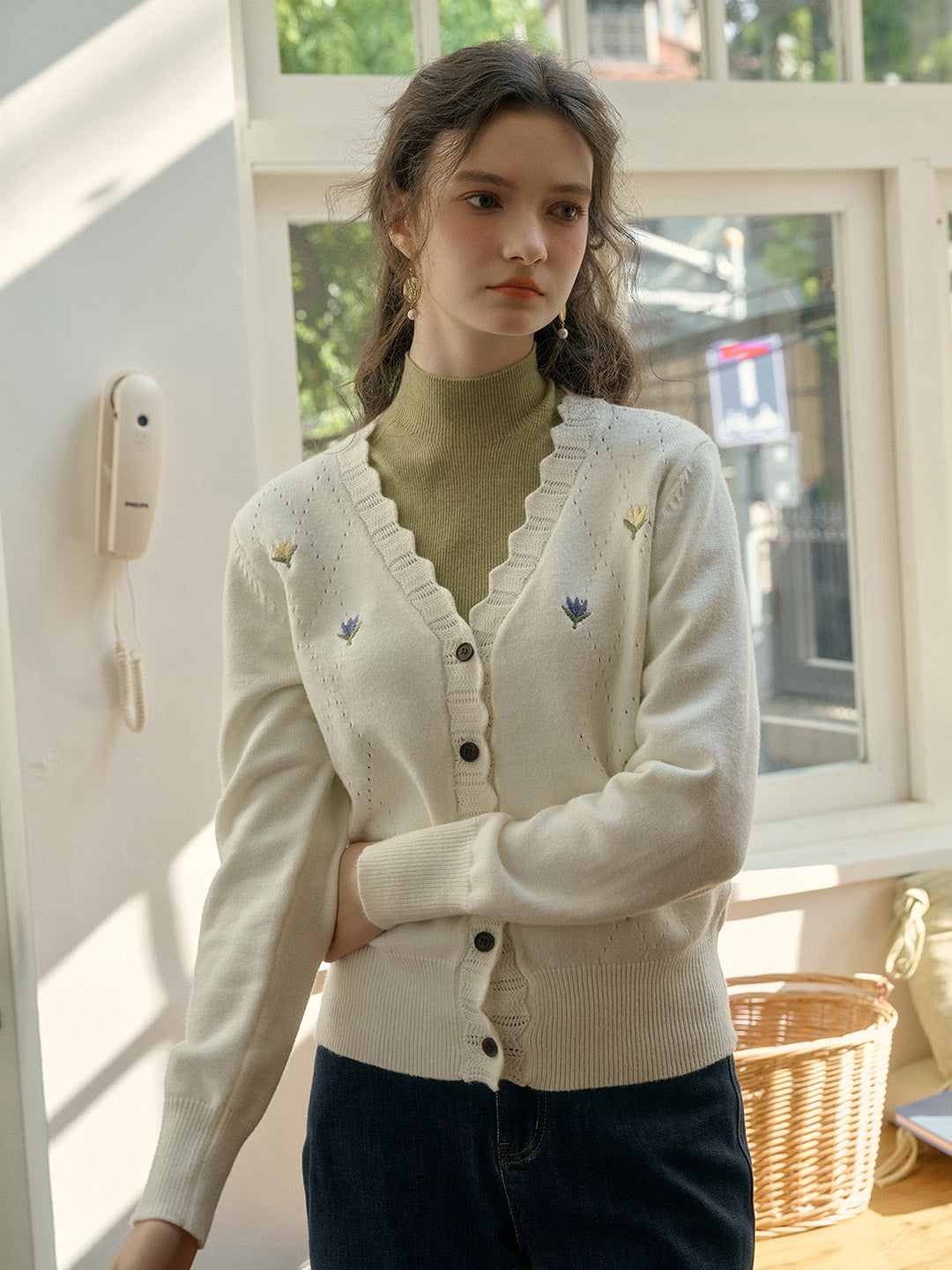 【 Final Sale】Vivian V-Neck Contrasting Embroidery Cardigan