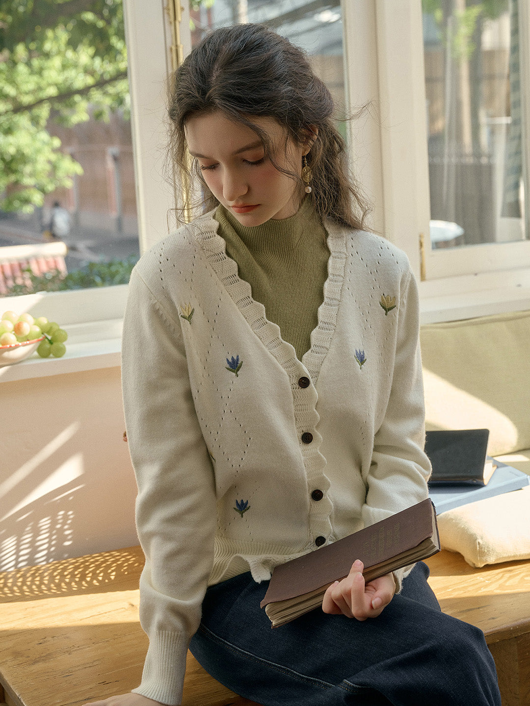 【 Final Sale】Vivian V-Neck Contrasting Embroidery Cardigan