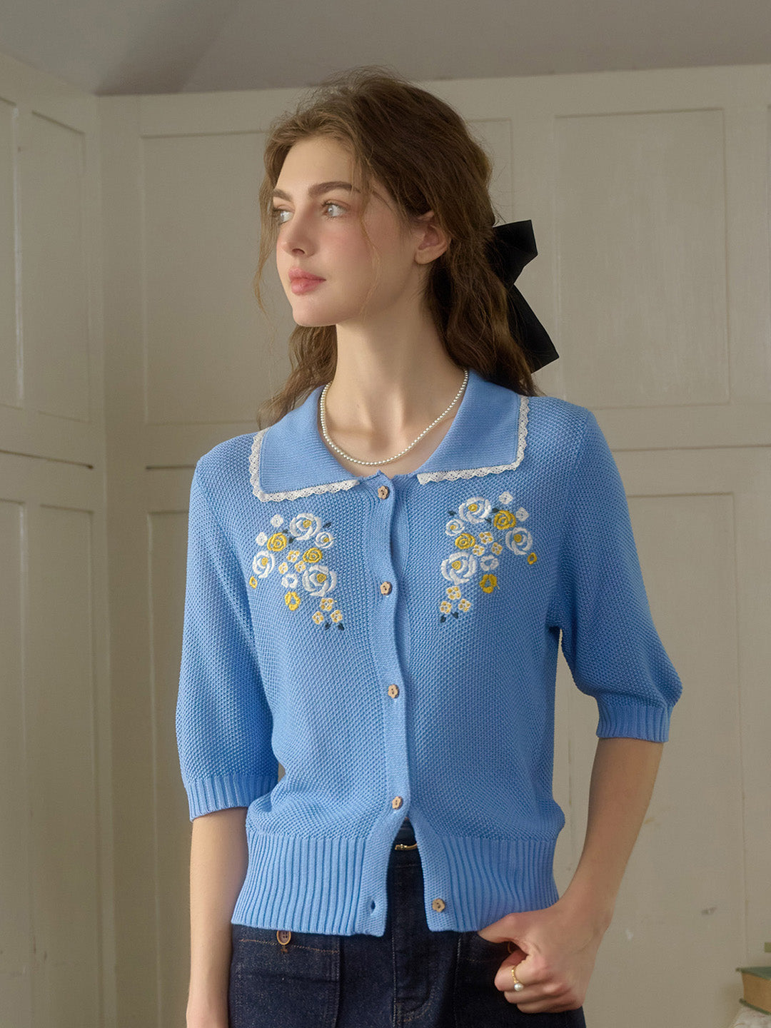 【Final Sale】Zoe Wavy Collar Embroidery Knit Blouse