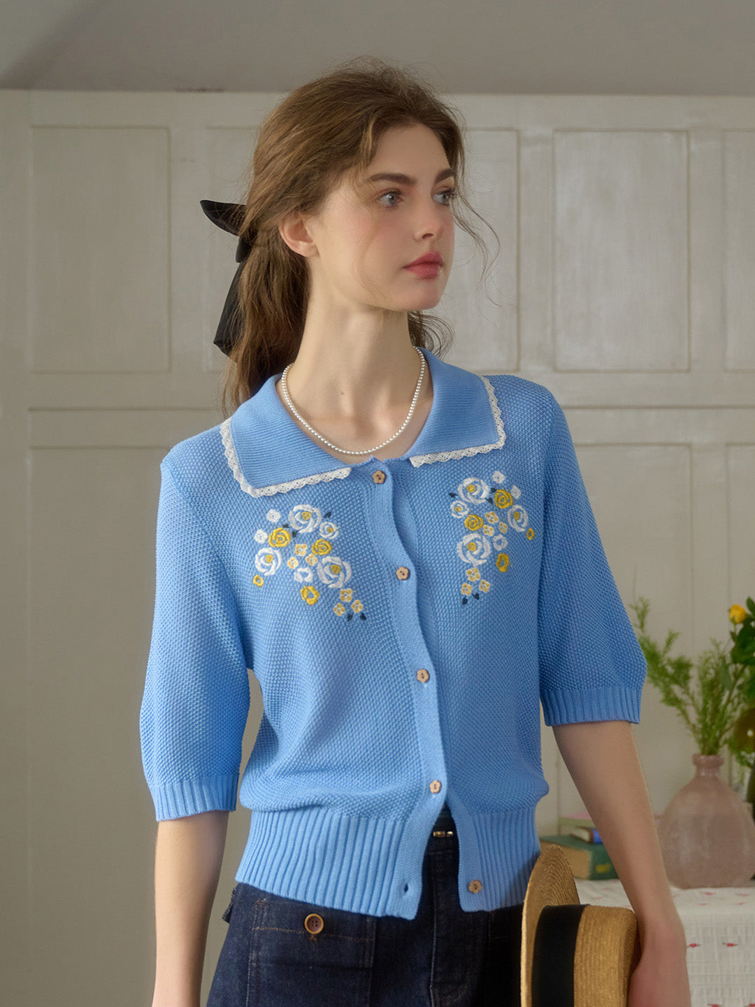 【Final Sale】Zoe Wavy Collar Embroidery Knit Blouse