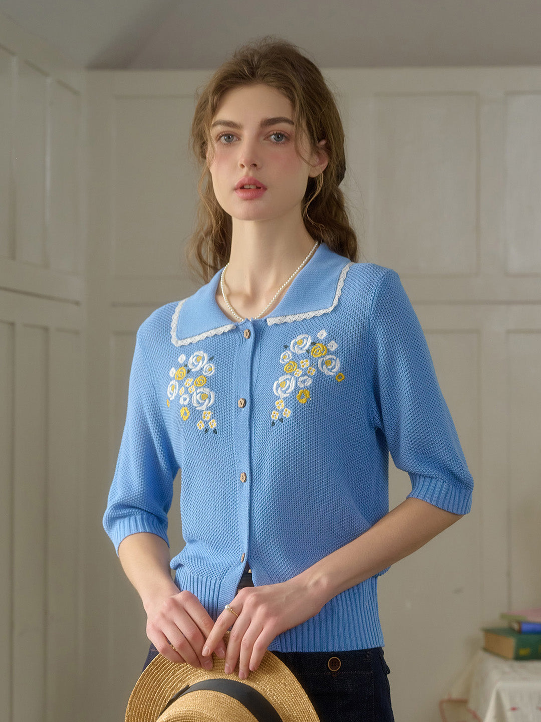【Final Sale】Zoe Wavy Collar Embroidery Knit Blouse