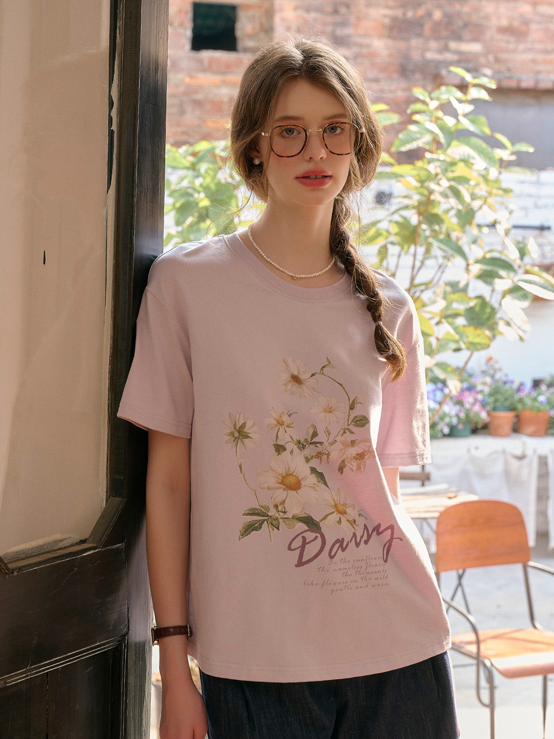 Daisy Round Neck Antique Flower T-shirt