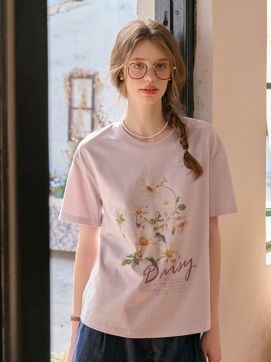 Daisy Round Neck Antique Flower T-shirt