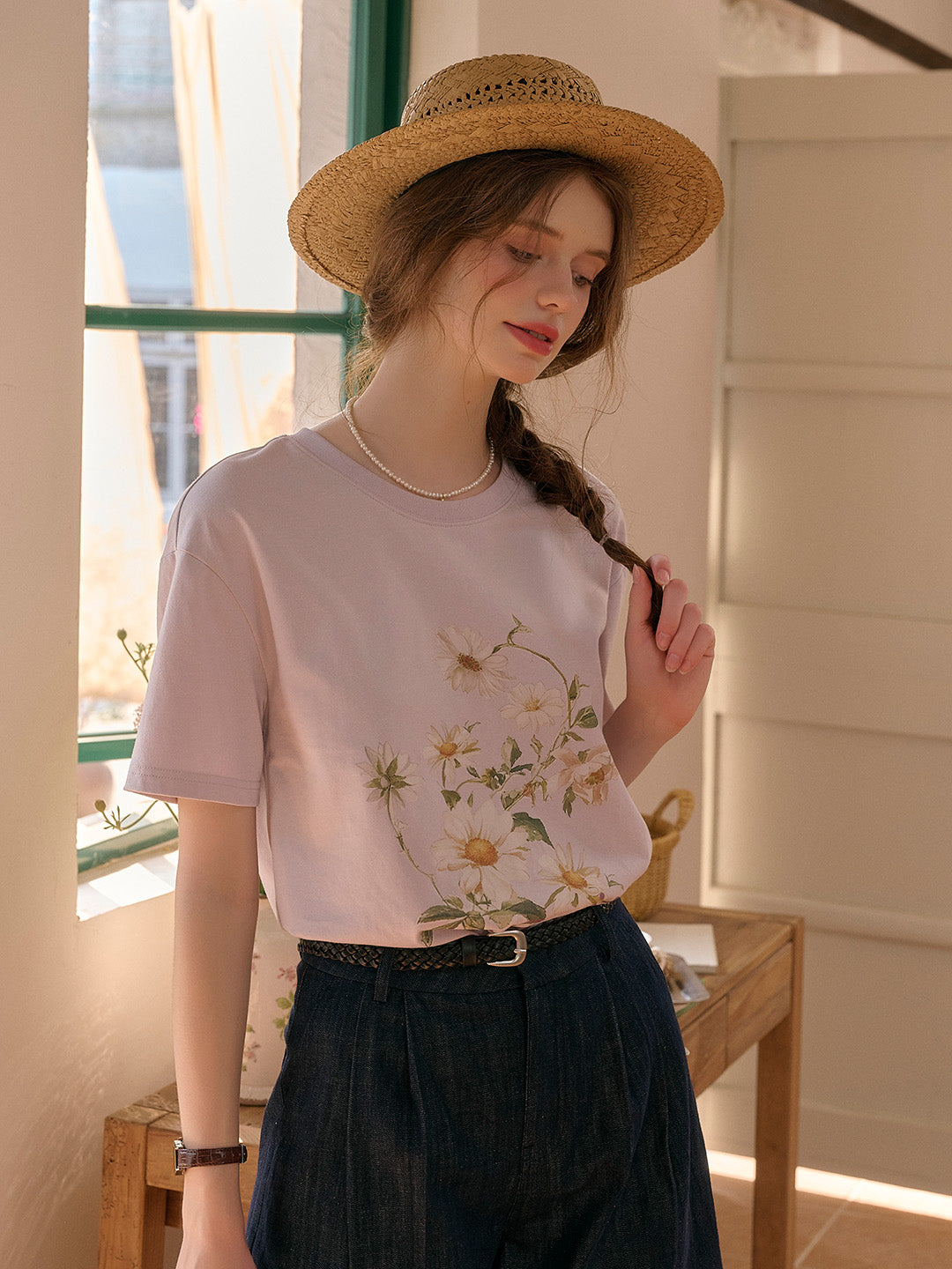 Daisy Round Neck Antique Flower T-shirt