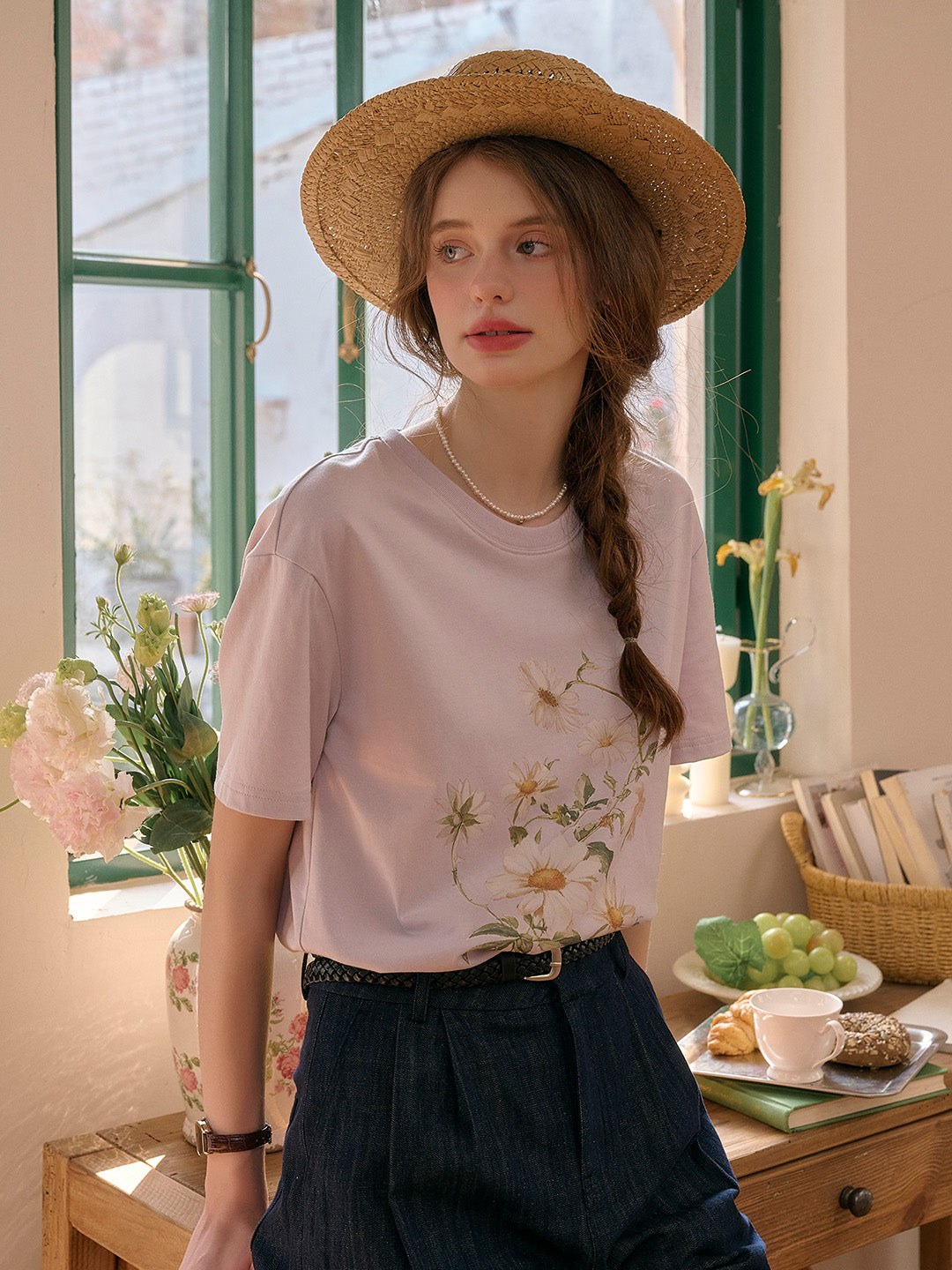 Daisy Round Neck Antique Flower T-shirt