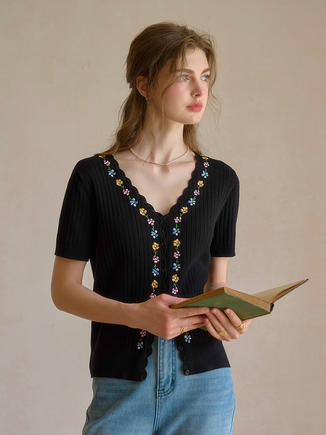 Tiana Wavy Neck Embroidery Cardigan