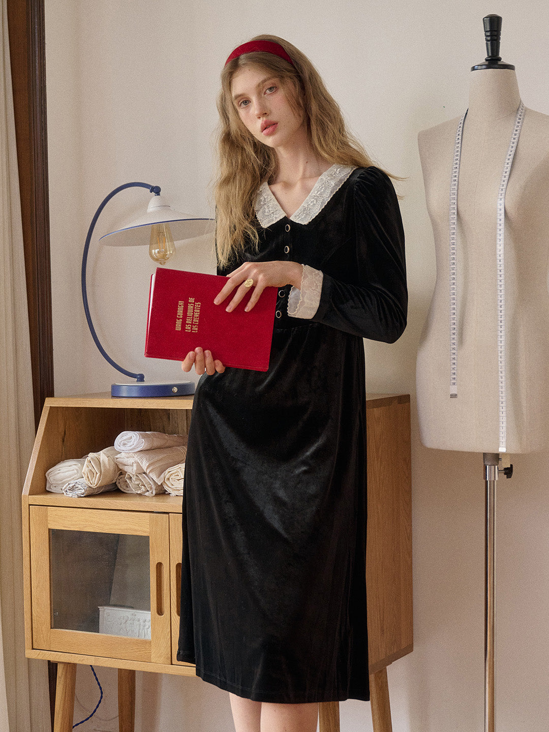 Emely V-Neck Velvet Lace Dress
