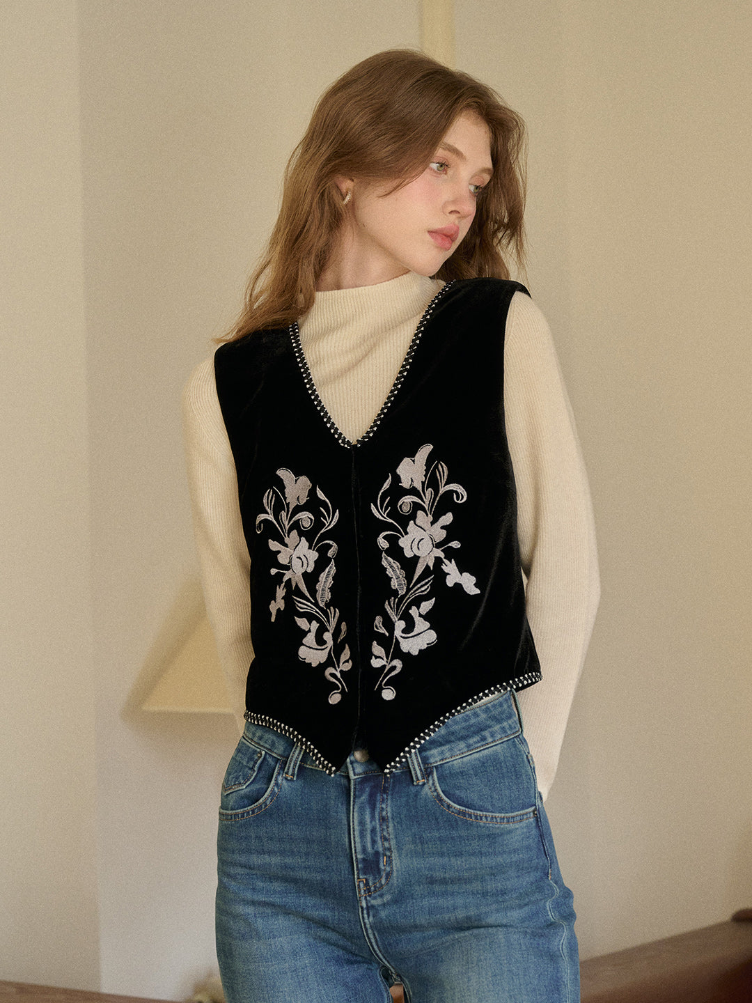 Xiomara V-Neck Embroidery Velvet Vest