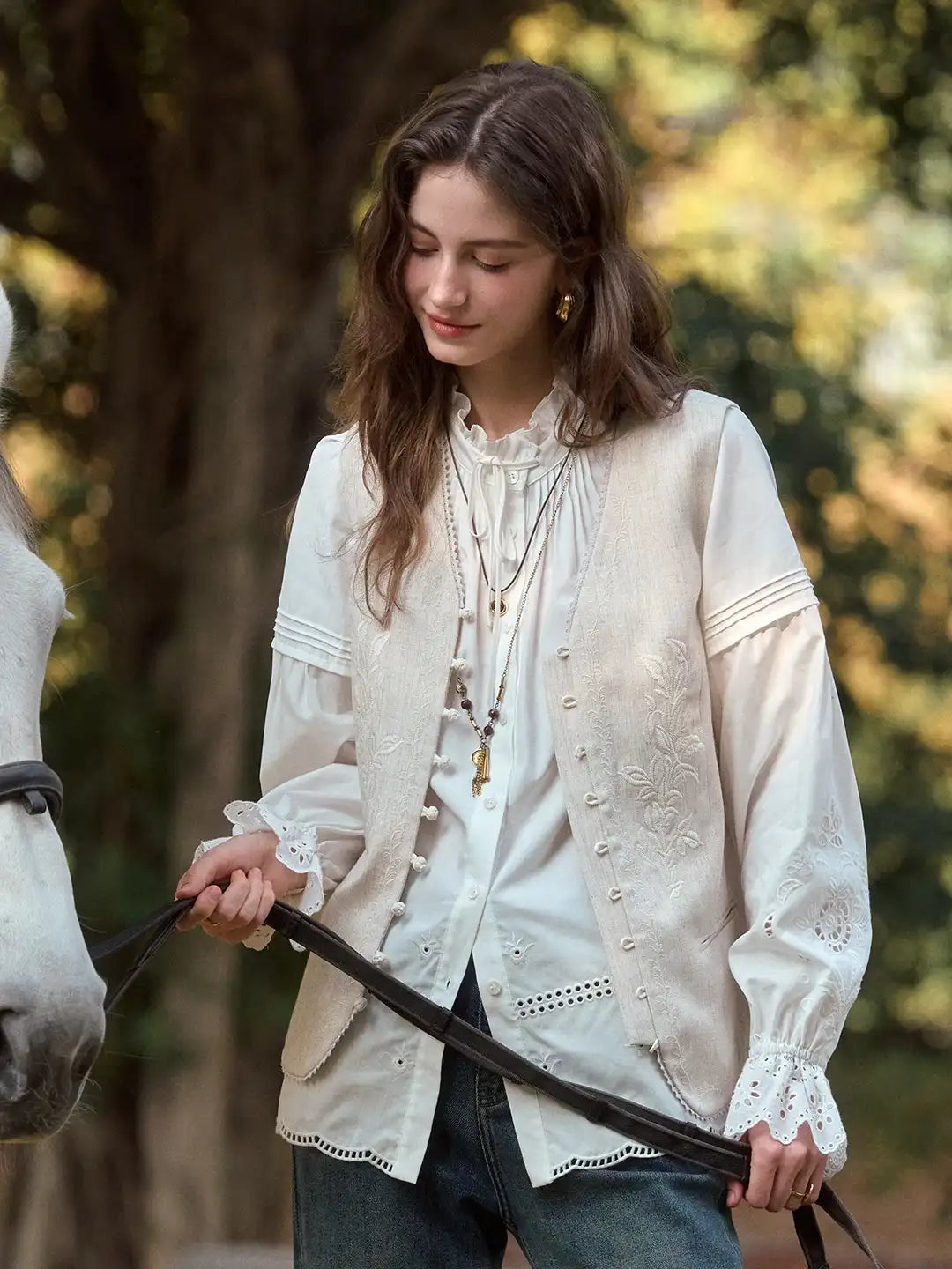 Jade V-Neck Embroidery Knot Button Vest