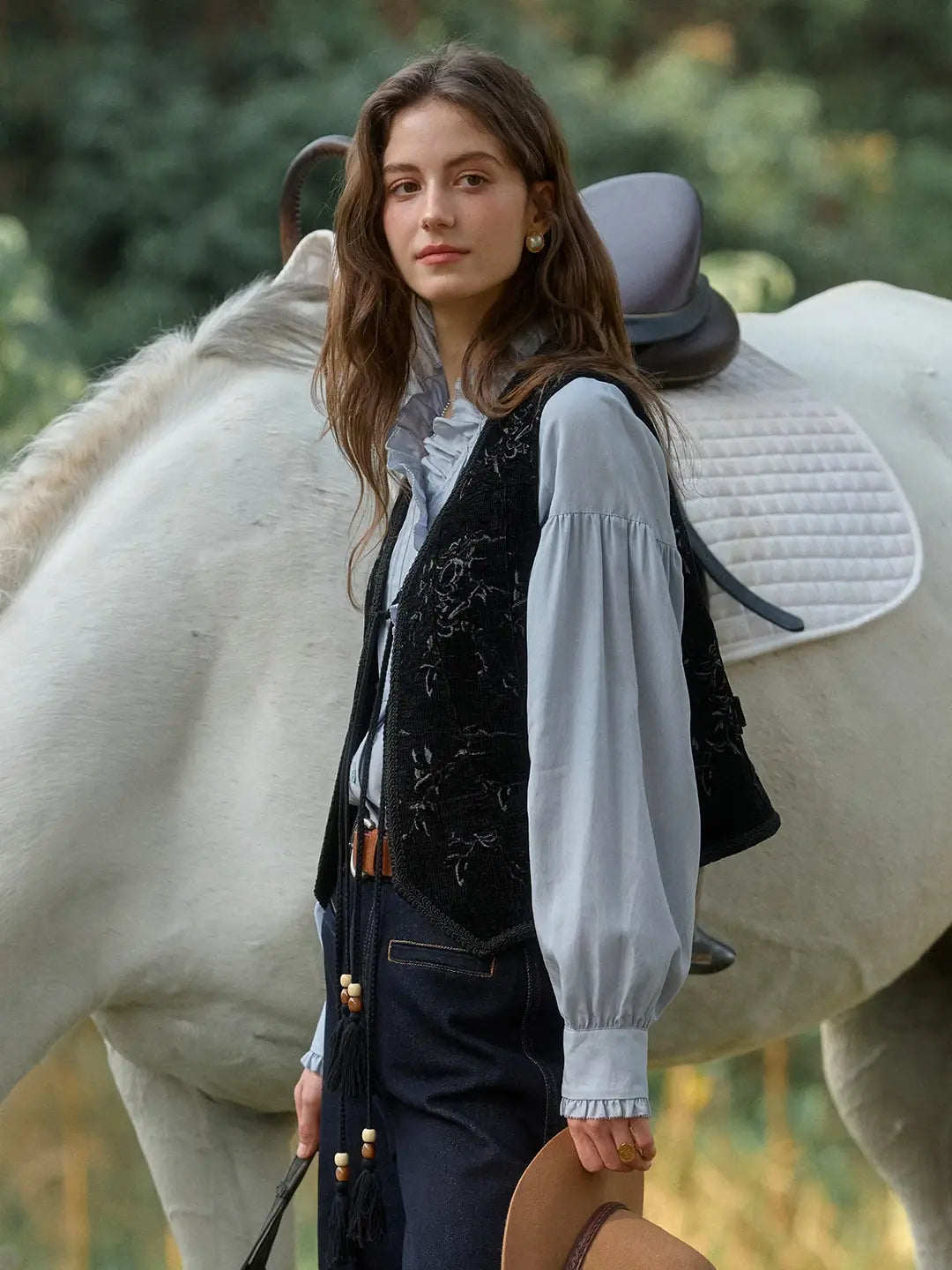 Aliya V-Neck Embroidery Vest