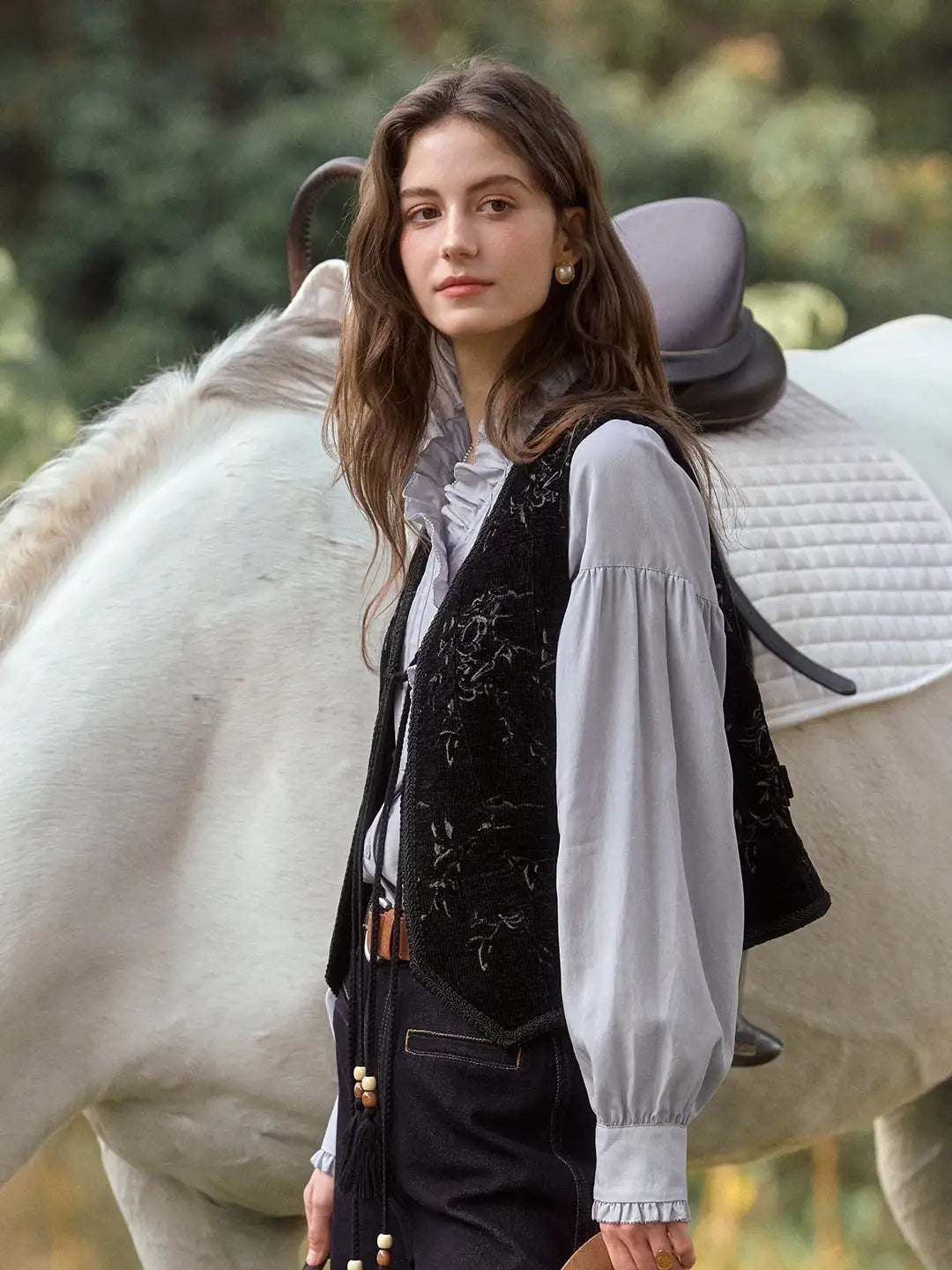 Aliya V-Neck Embroidery Vest