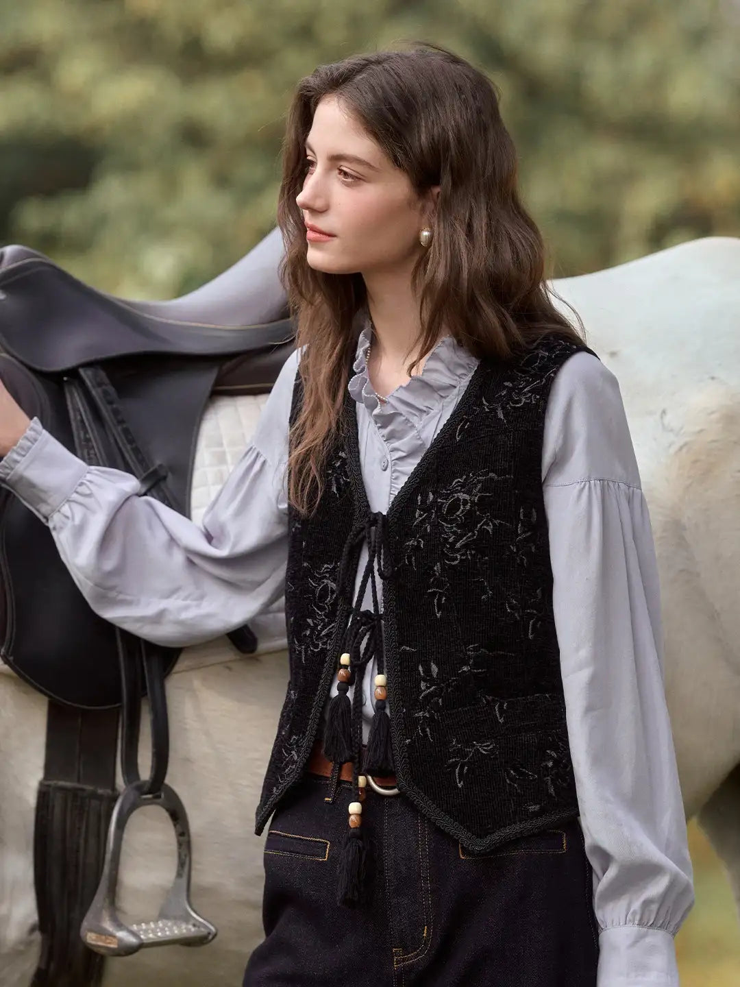 Aliya V-Neck Embroidery Vest