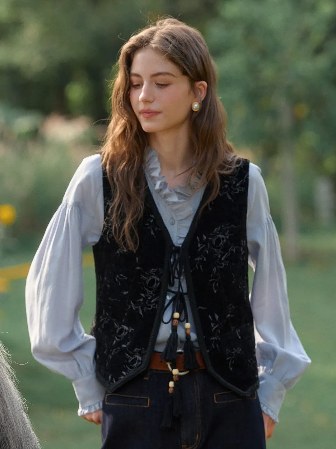 Aliya V-Neck Embroidery Vest