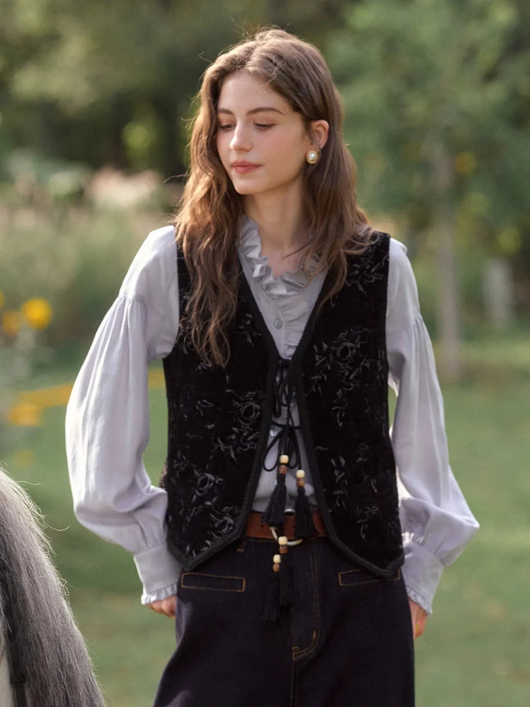 Aliya V-Neck Embroidery Vest