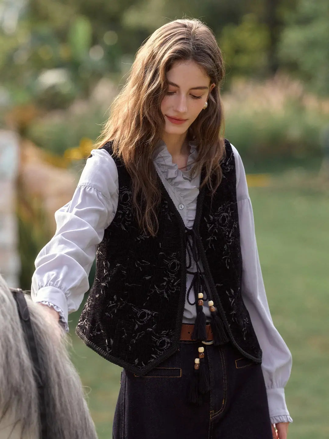 Aliya V-Neck Embroidery Vest