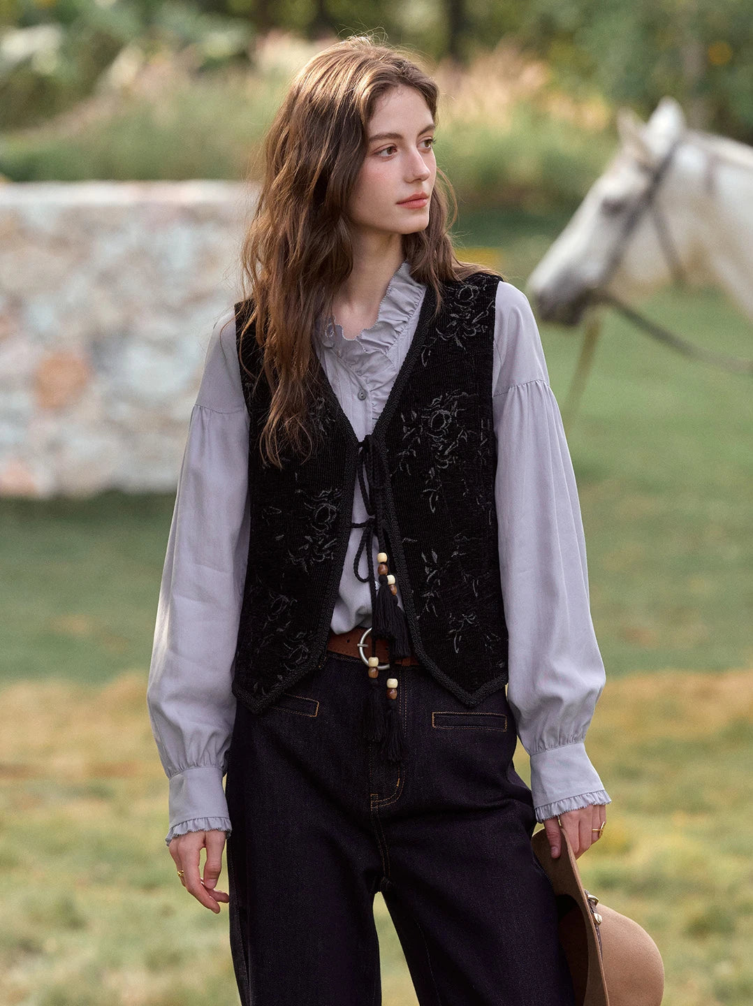 Aliya V-Neck Embroidery Vest