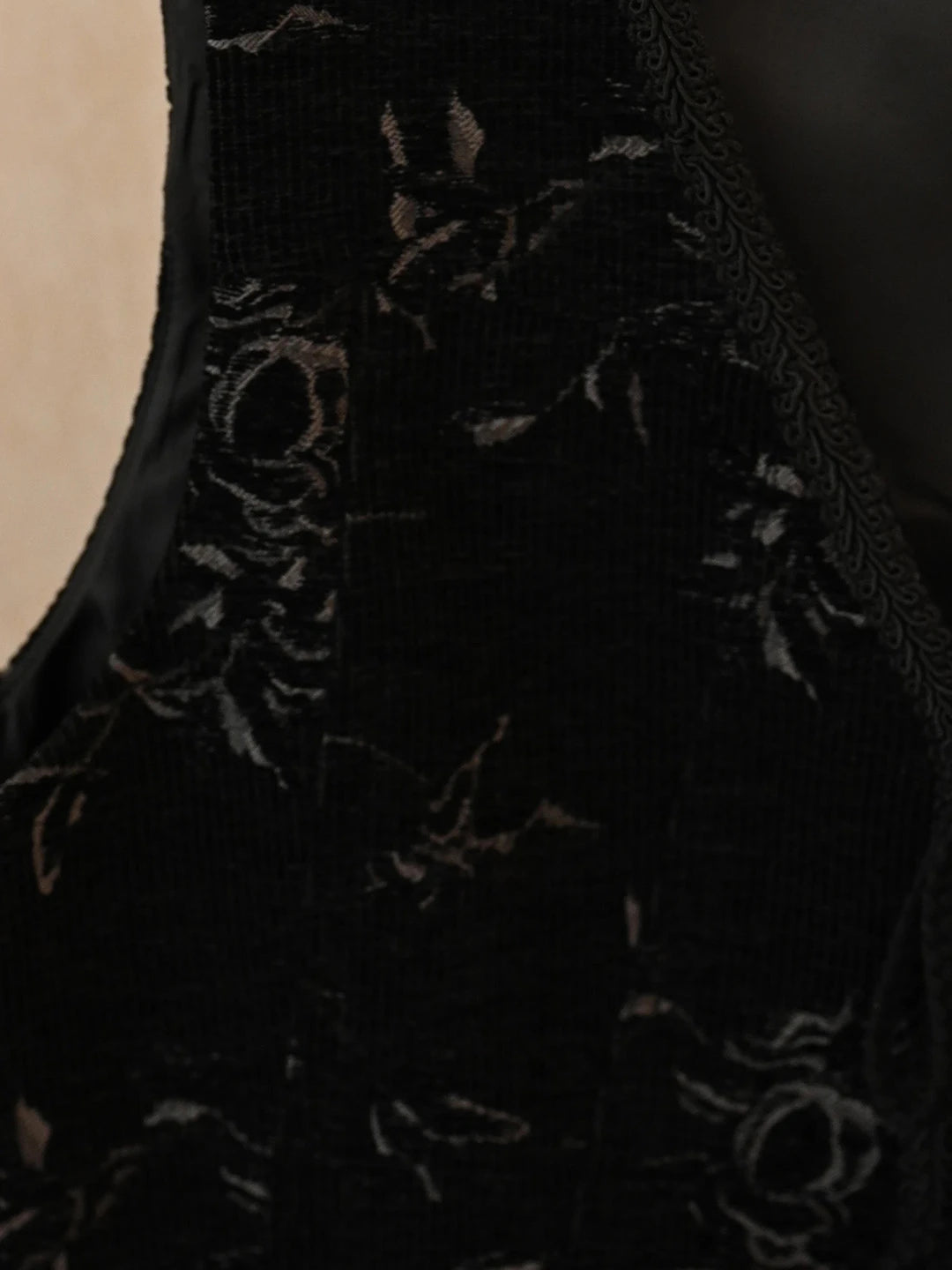 Aliya V-Neck Embroidery Vest