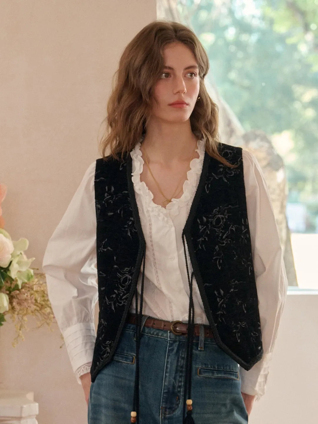 Aliya V-Neck Embroidery Vest