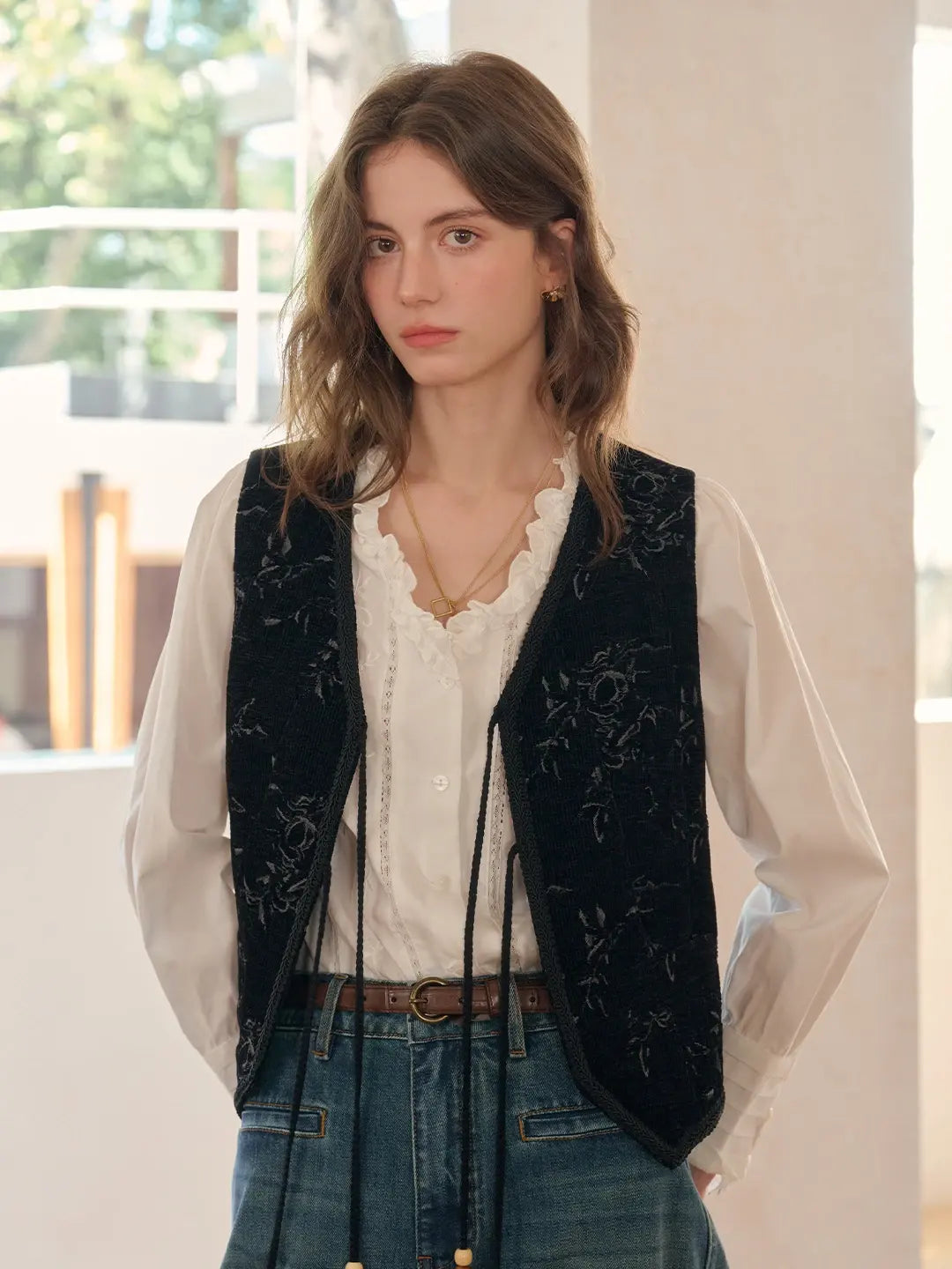 Aliya V-Neck Embroidery Vest