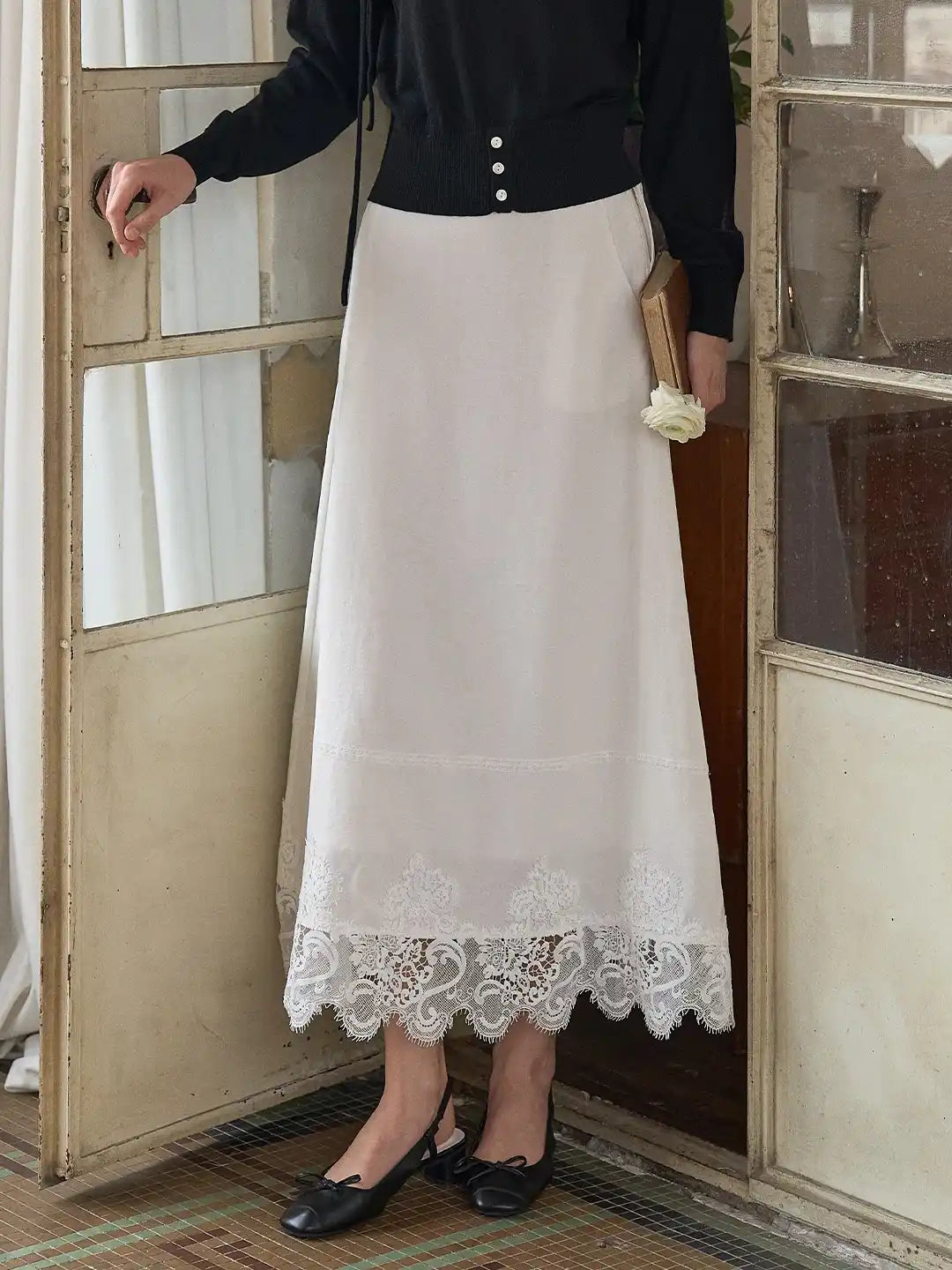 Saanvi Lace Linen Skirt