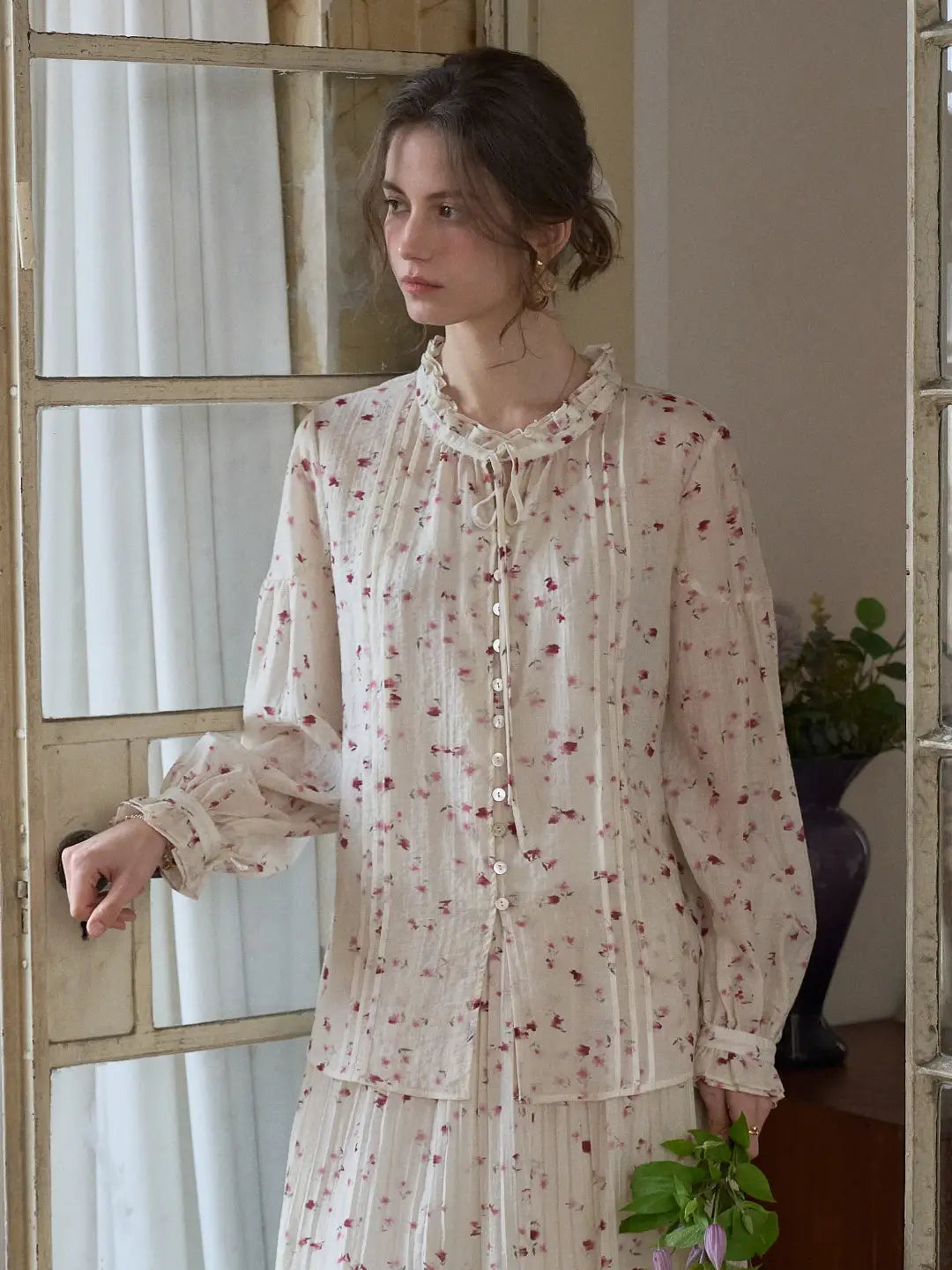 Layne Lace Collar Floral Blouse