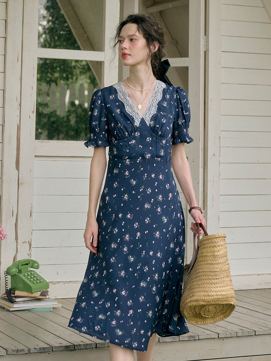 【Final Sale】Stormi Charming V-neck Lace Trimmed Floral Print Dress - Purple
