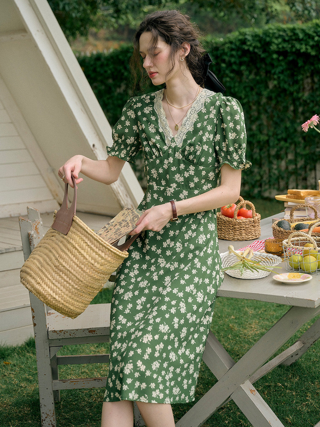 【Final Sale】Stormi Charming V-neck Lace Trimmed Floral Print Dress
