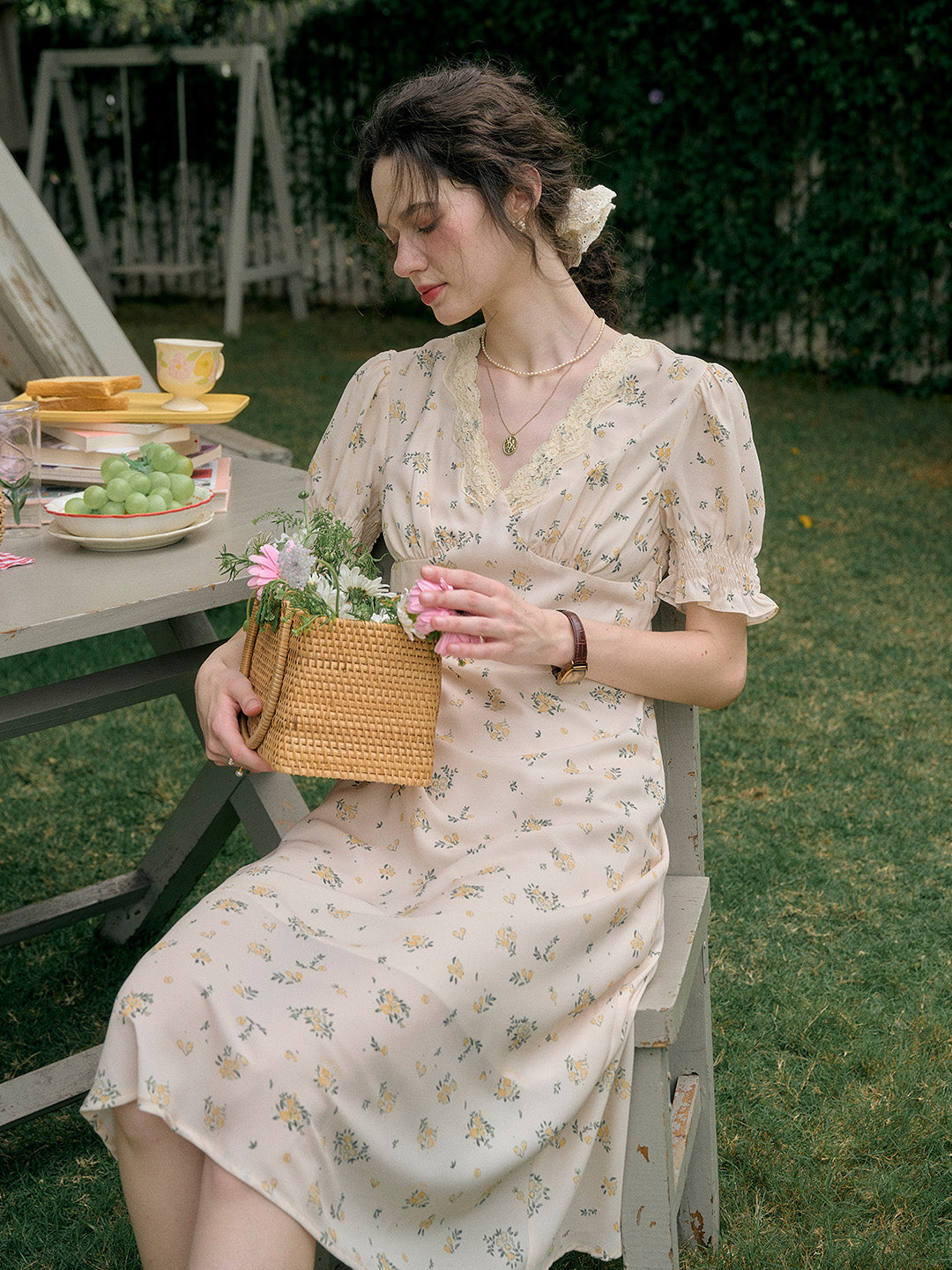 【Final Sale】Stormi Charming V-neck Lace Trimmed Floral Print Dress - Purple